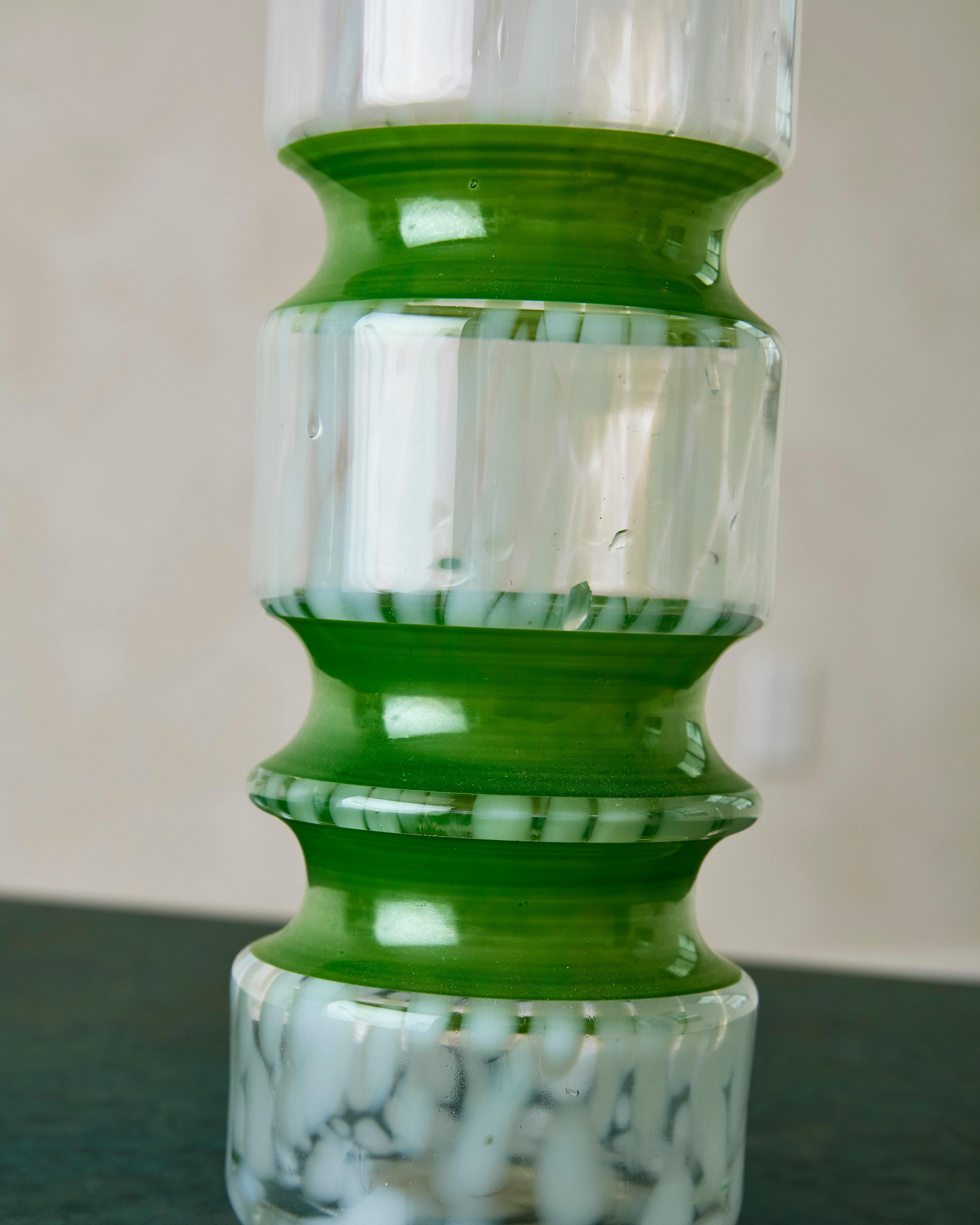 Tchèque Vase en verre soufflé à la main par Jan Gabrhel en vente