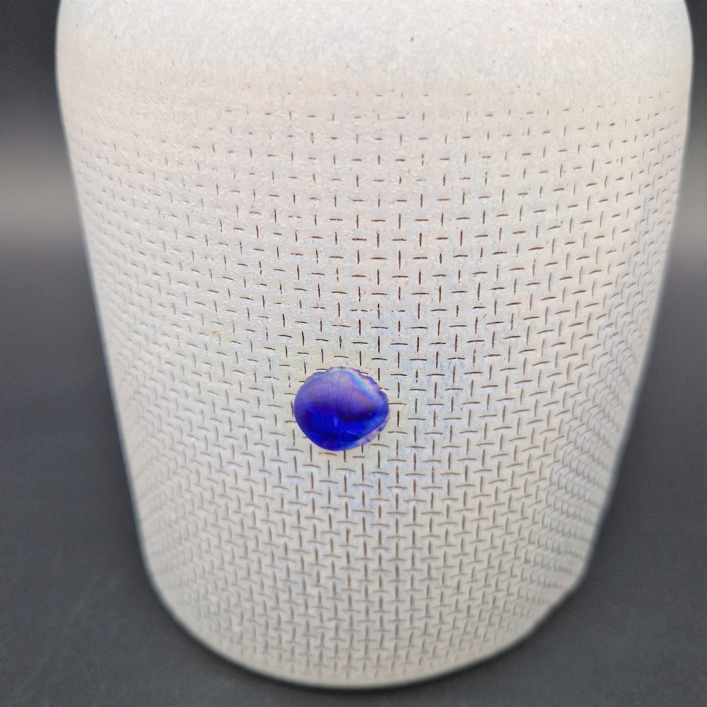 Metà XX secolo Vaso in vetro soffiato a mano di Kosta Boda, anni '70 in vendita