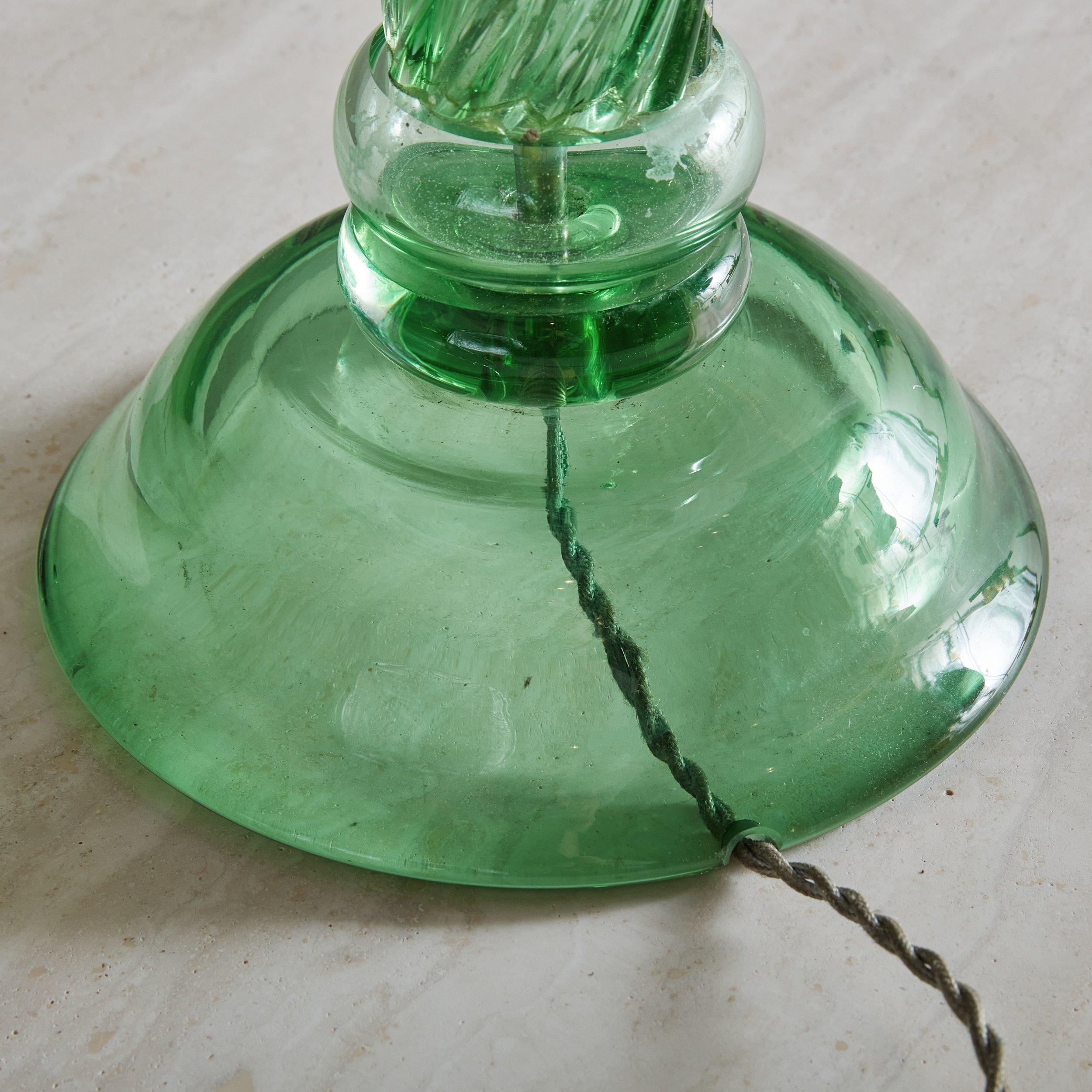 Tischlampe aus mundgeblasenem grünem Muranoglas, Italien 1940er Jahre (Mitte des 20. Jahrhunderts) im Angebot
