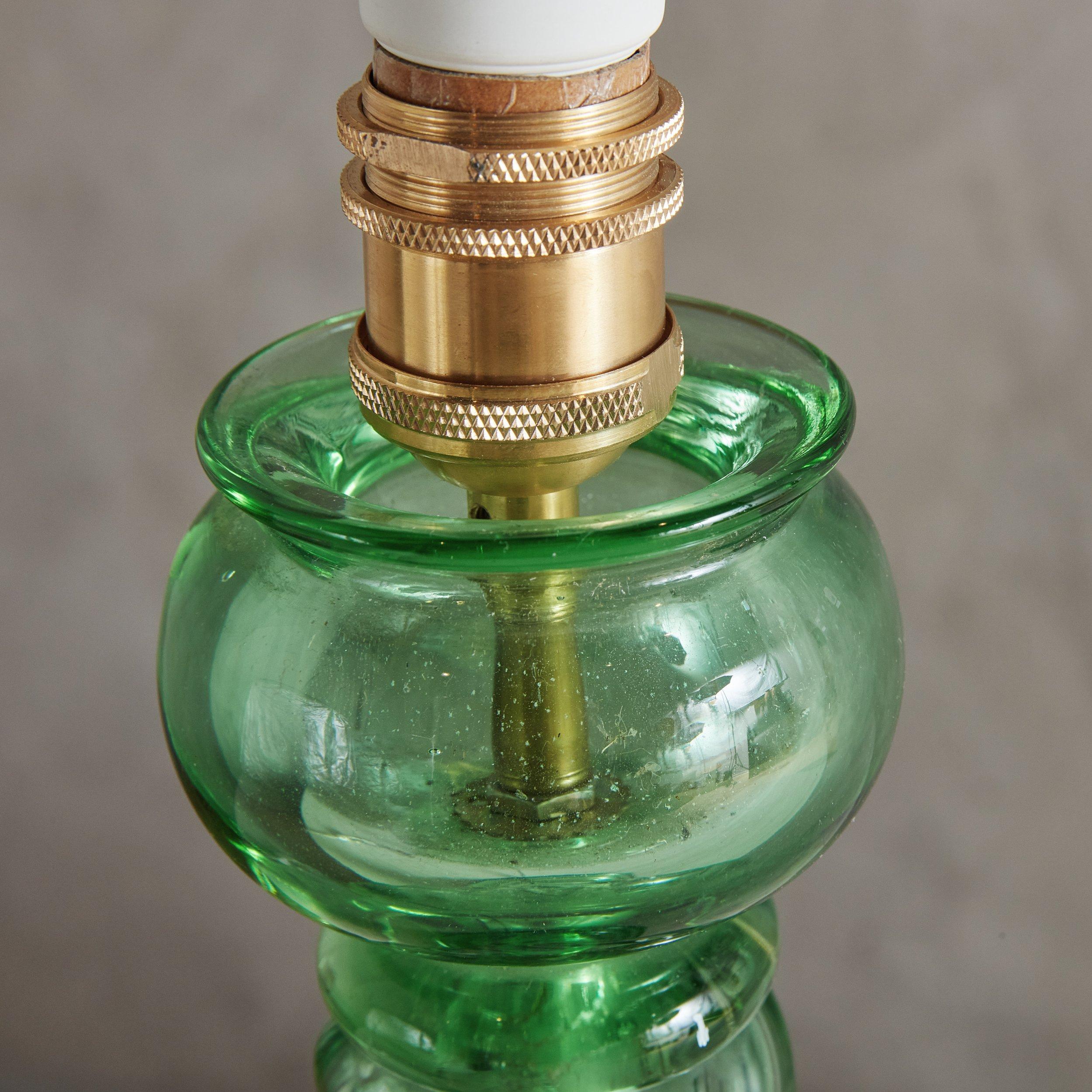 Tischlampe aus mundgeblasenem grünem Muranoglas, Italien 1940er Jahre im Angebot 1