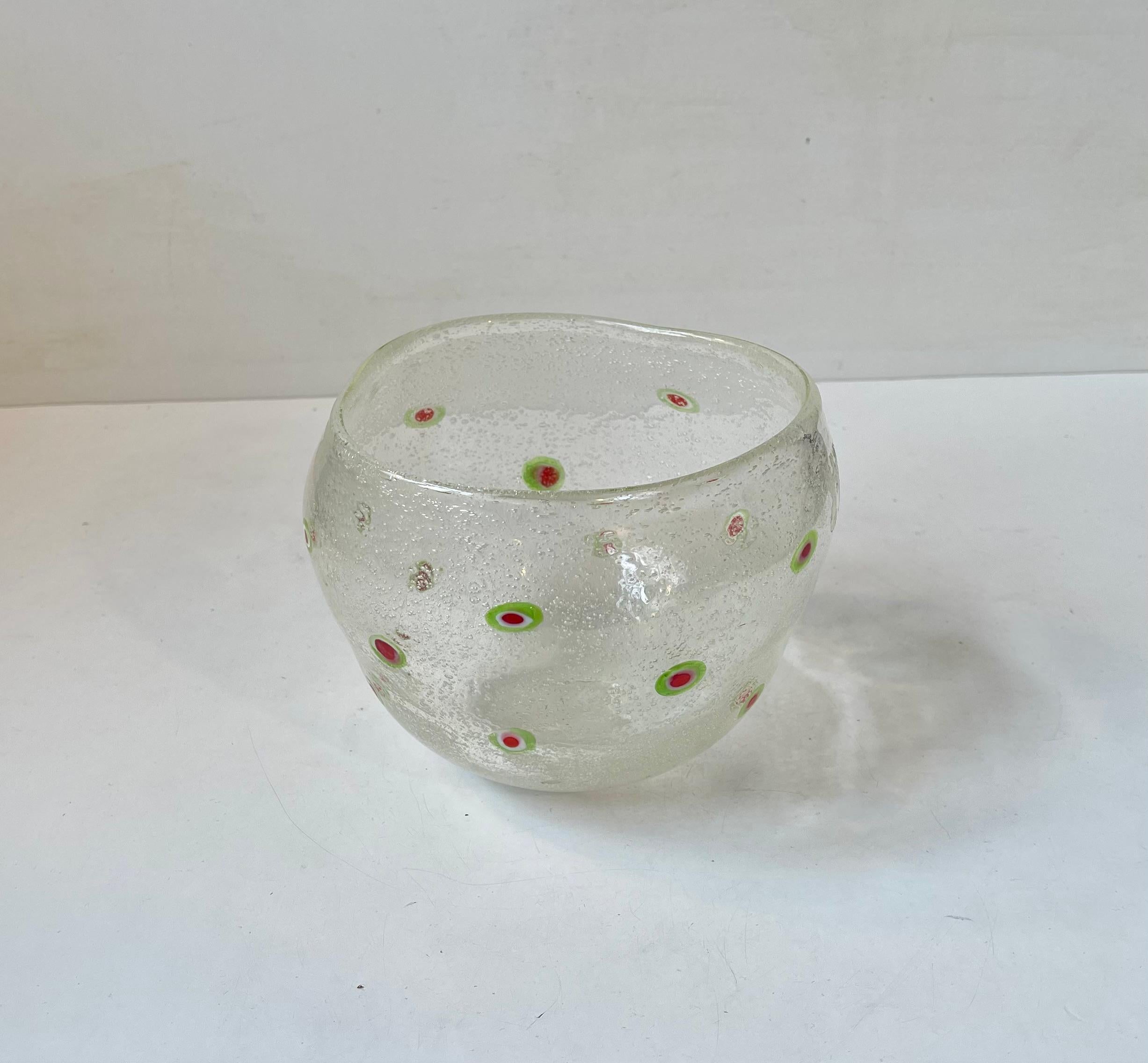 Mid-Century Modern Hand-Blown Italian Art Glass Bowl with Air Bubbles & Flowers, 1960s For Sale