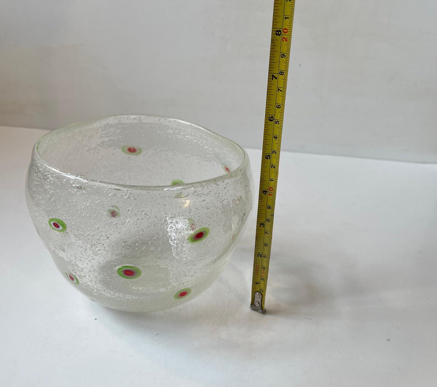 Hand-Blown Italian Art Glass Bowl with Air Bubbles & Flowers, 1960s For Sale 1