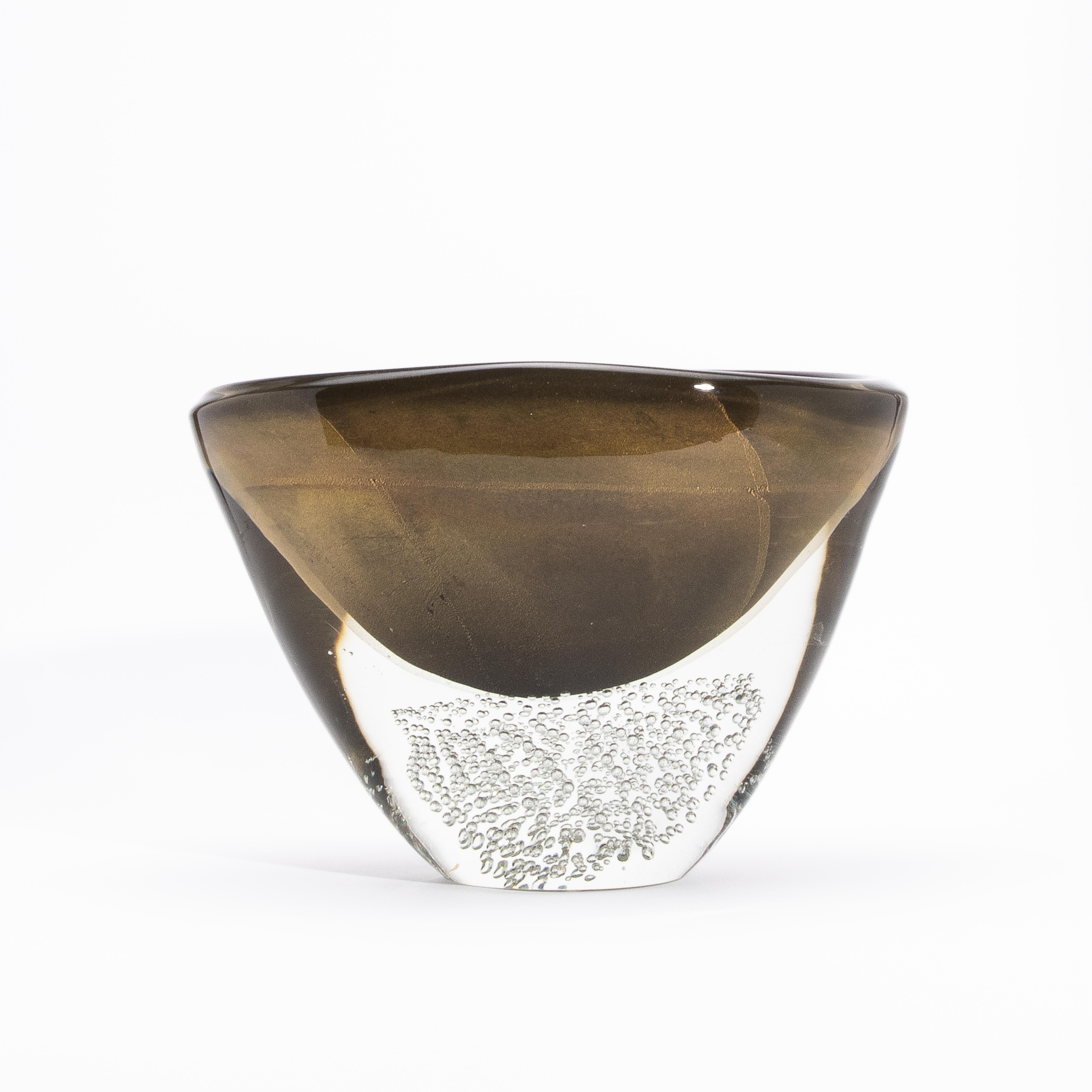 Handgeblasene moderne Murano-Schale in Schwarz mit 24-karätigen Goldflecken und -blasen im Zustand „Neu“ im Angebot in West Hollywood, CA