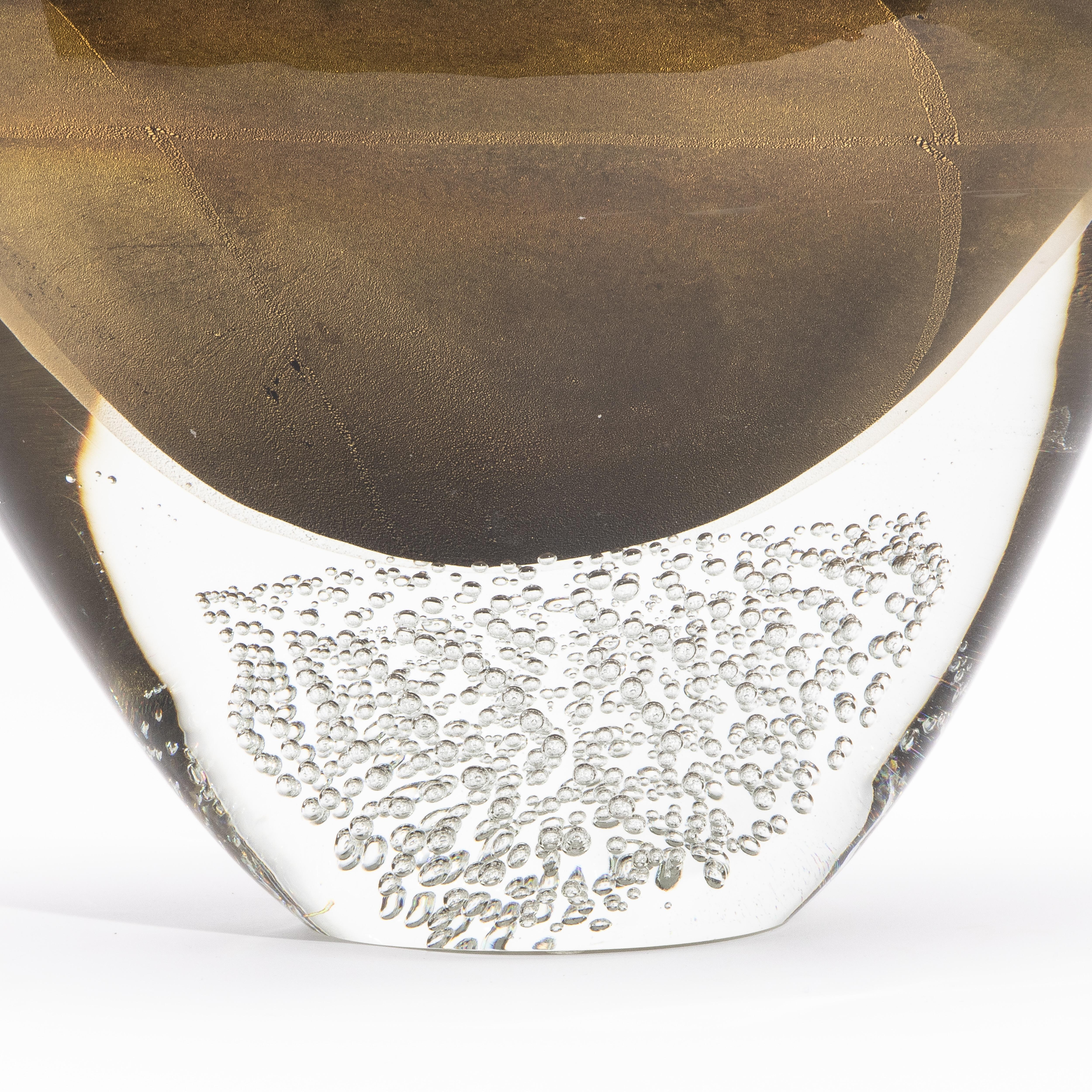 Handgeblasene moderne Murano-Schale in Schwarz mit 24-karätigen Goldflecken und -blasen (21. Jahrhundert und zeitgenössisch) im Angebot