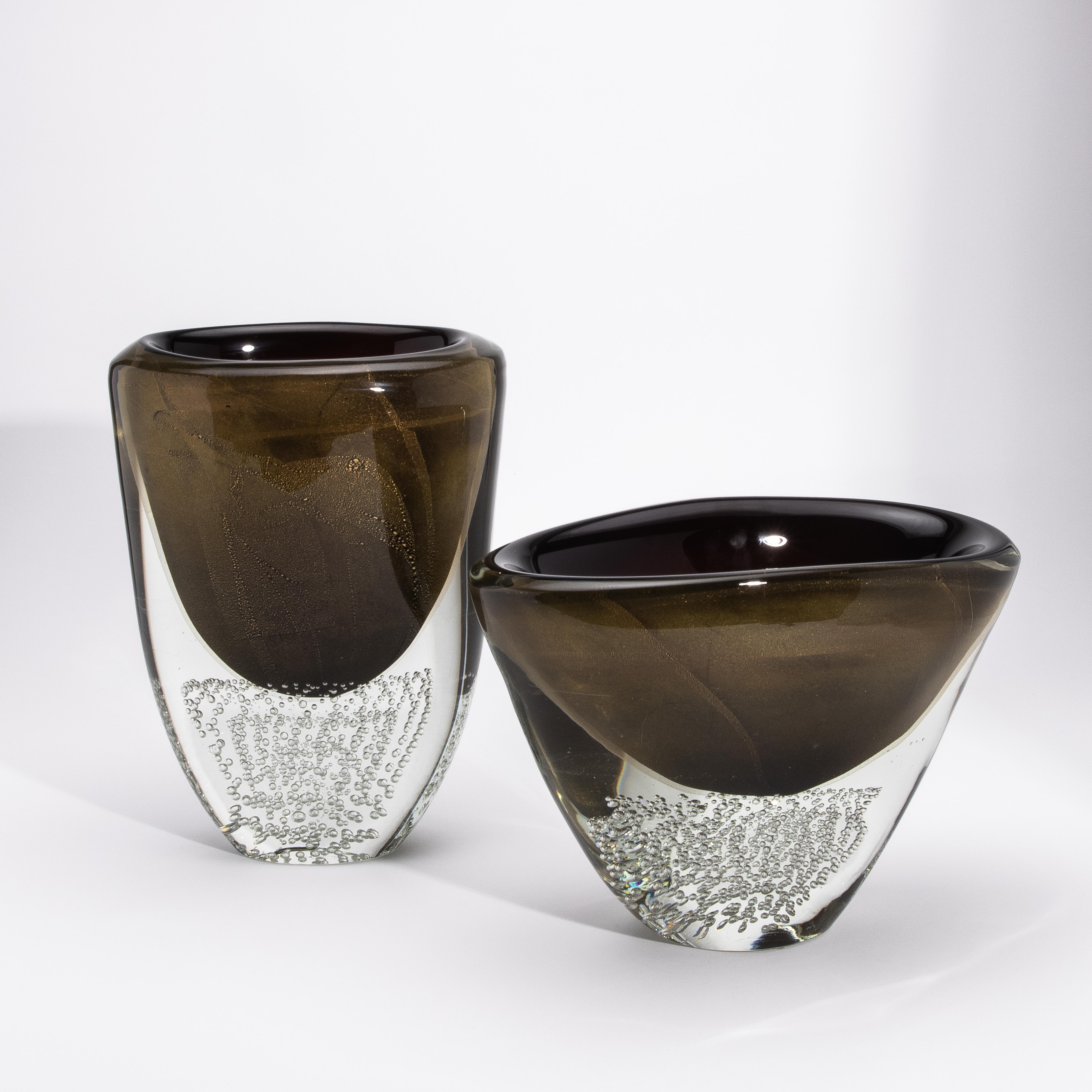 Vaso moderno di Murano soffiato a mano in nero con fiocchi e bolle d'oro 24 carati in vendita 3