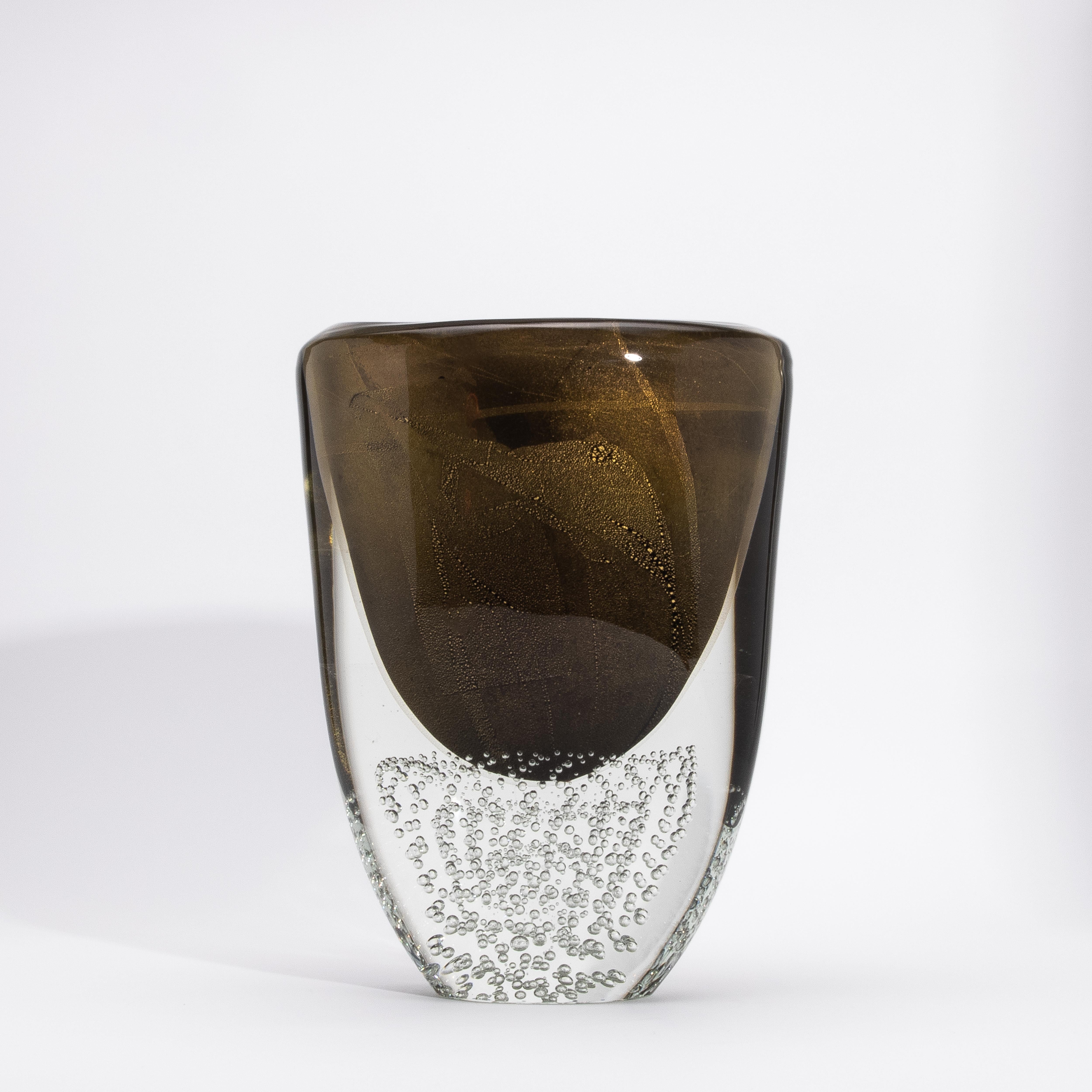 Vaso moderno di Murano soffiato a mano in nero con fiocchi e bolle d'oro 24 carati In condizioni Nuovo in vendita a West Hollywood, CA