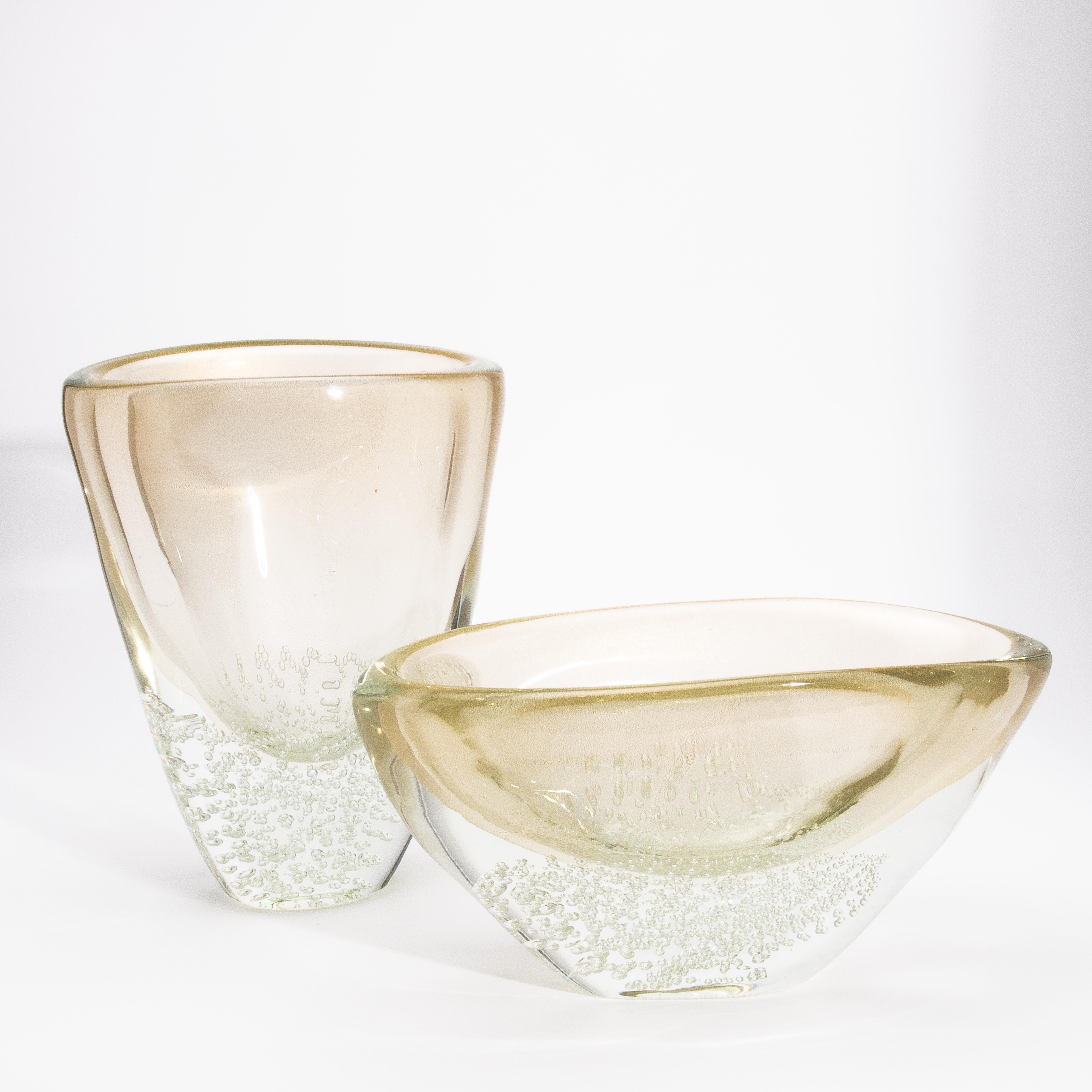 Handgeblasene moderne Murano-Vase mit 24-karätigen Goldflecken und -blasen im Angebot 2