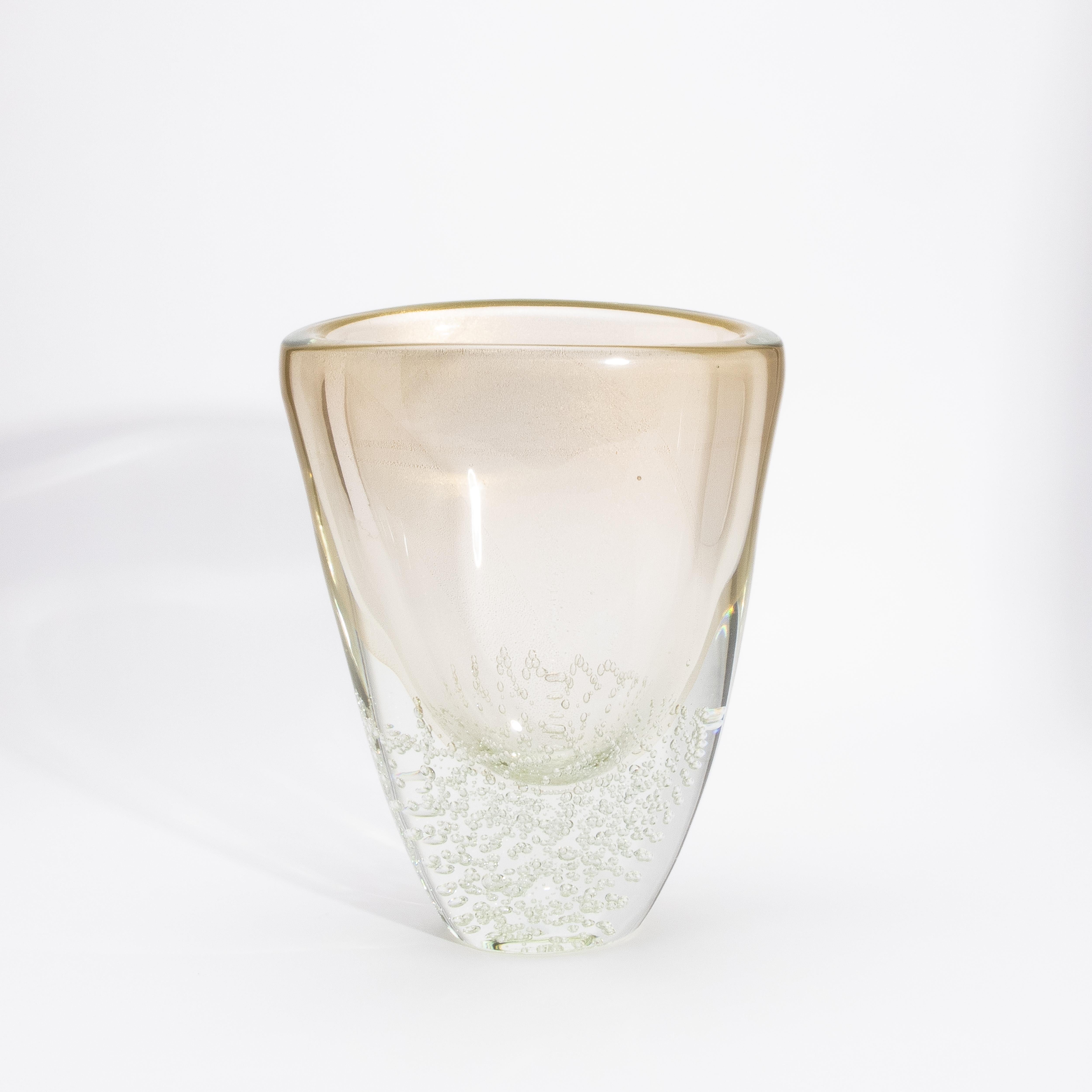 Handgeblasene moderne Murano-Vase mit 24-karätigen Goldflecken und -blasen (Muranoglas) im Angebot