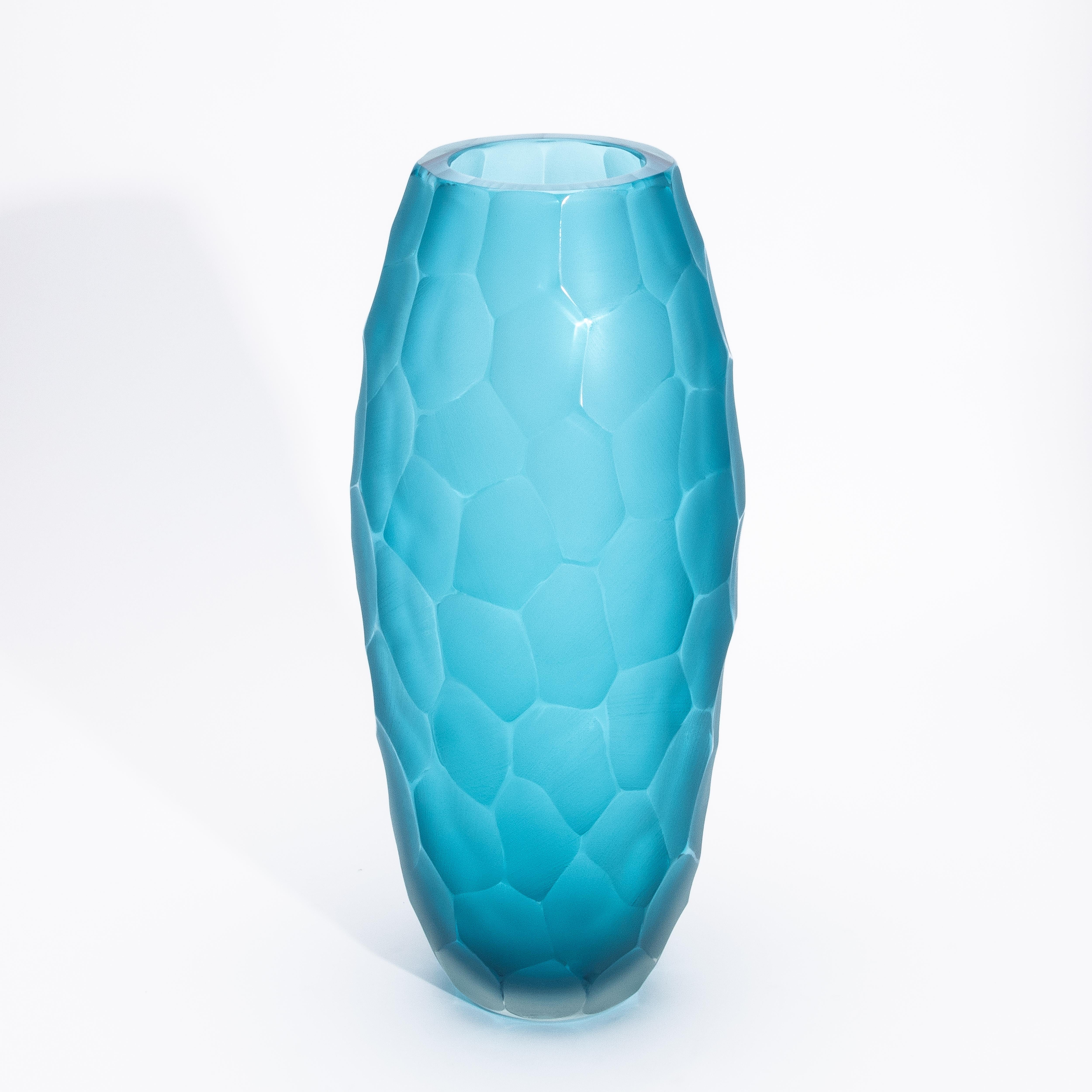Moderno Vaso di Murano alto e moderno soffiato a mano in acquamarina media in vendita