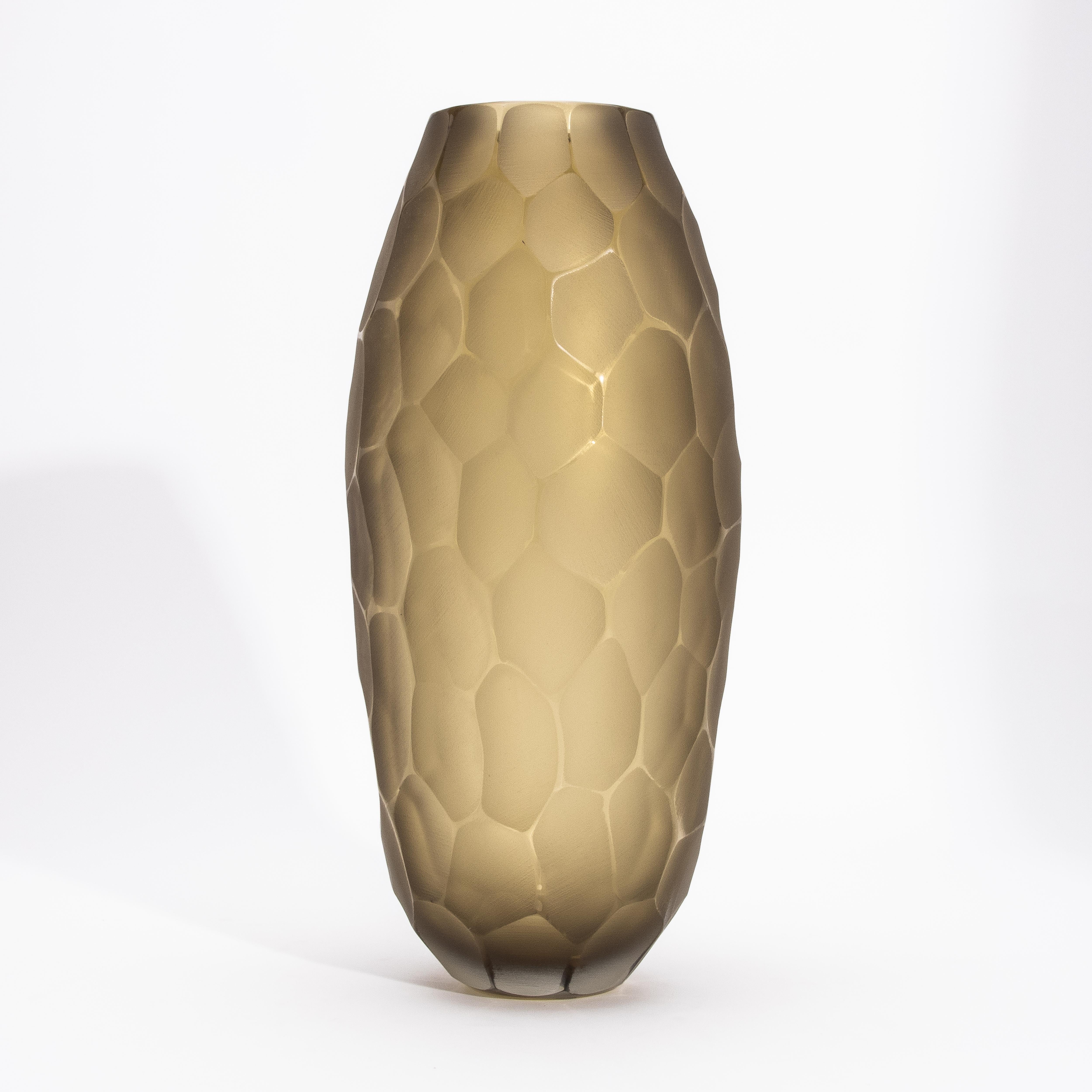 Fatto a mano Vaso di Murano alto e moderno soffiato a mano in Greene & Greene medio in vendita