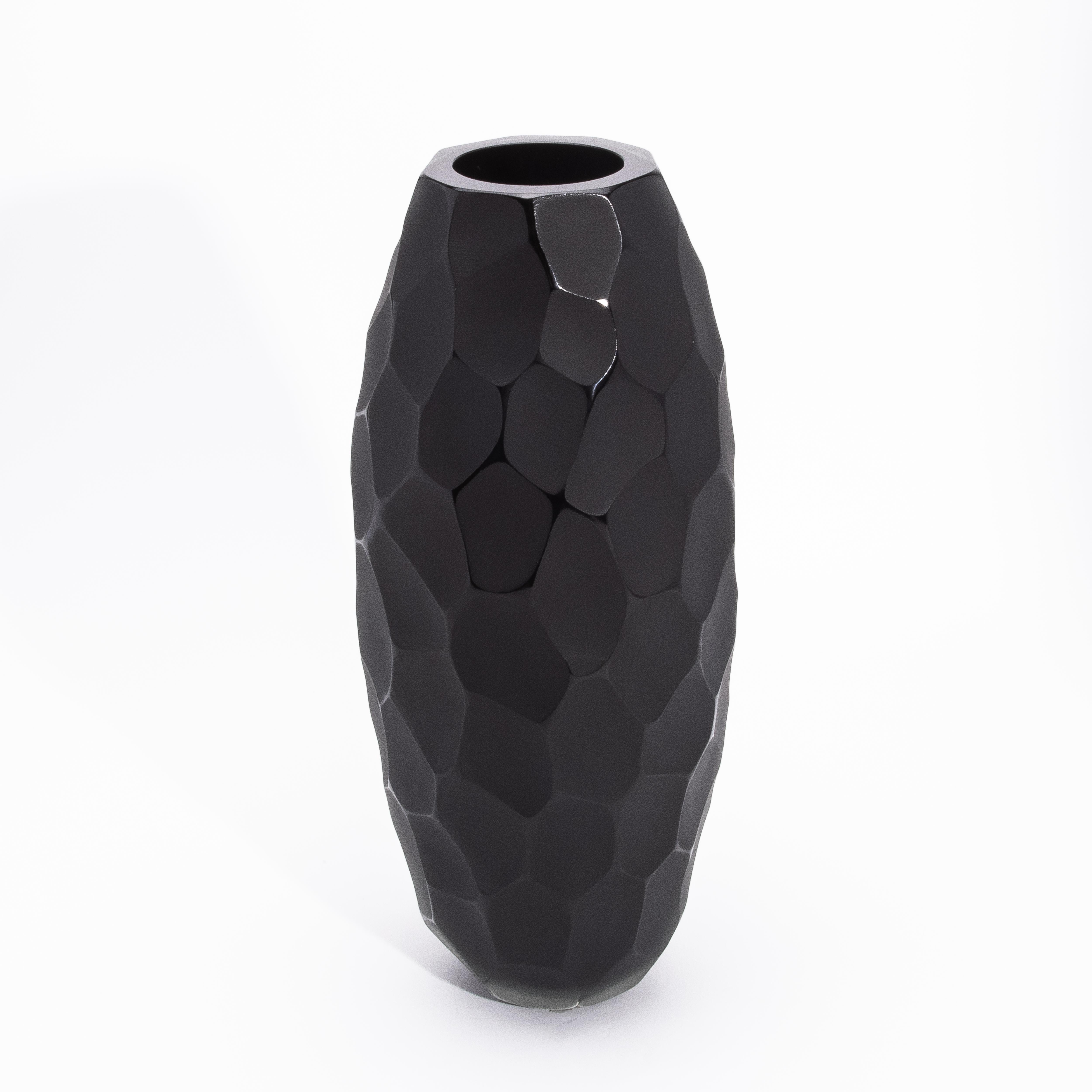 Italiano Vaso alto di Murano soffiato a mano in nero onice medio in vendita