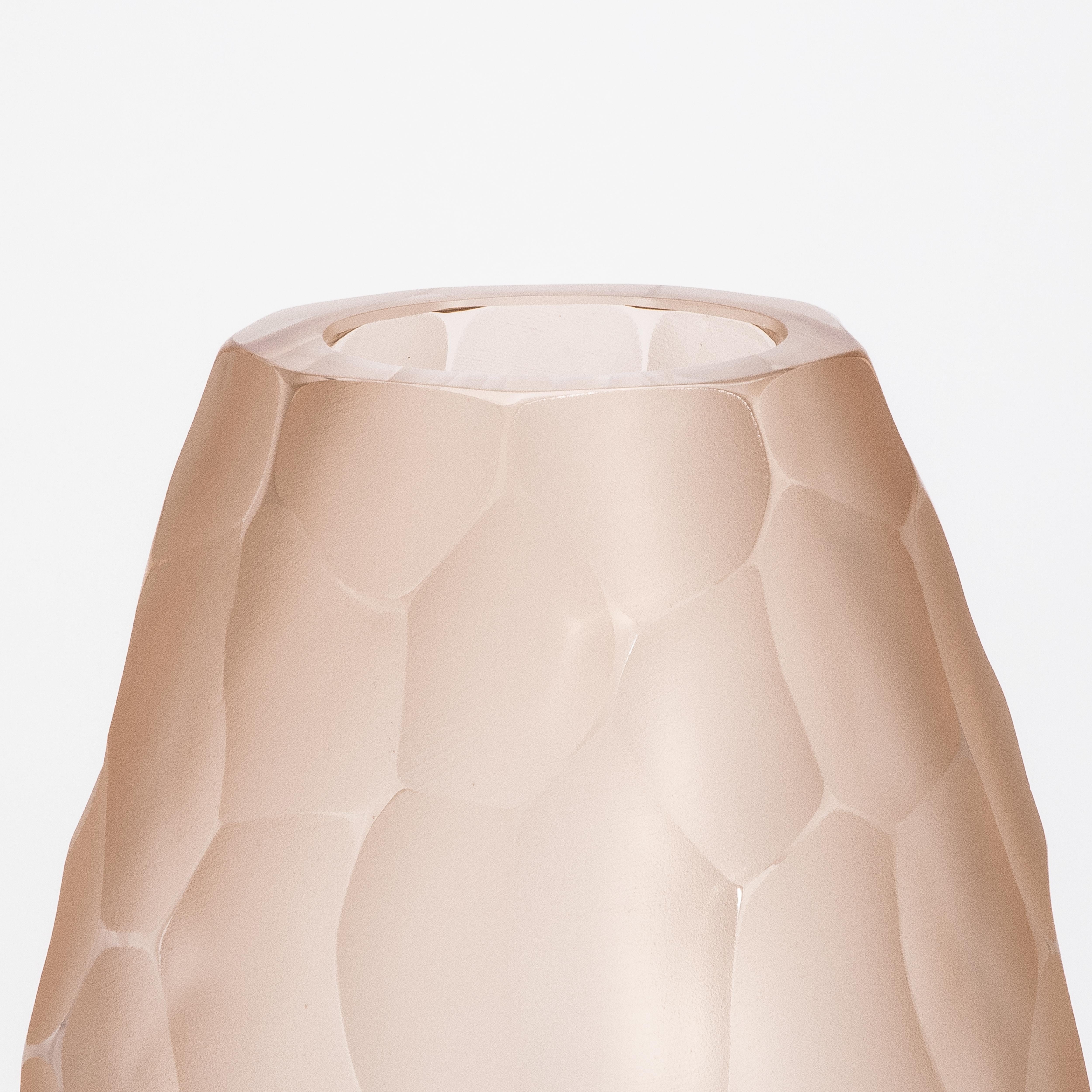 Italiano Vaso di Murano alto e moderno soffiato a mano in rosa grande in vendita