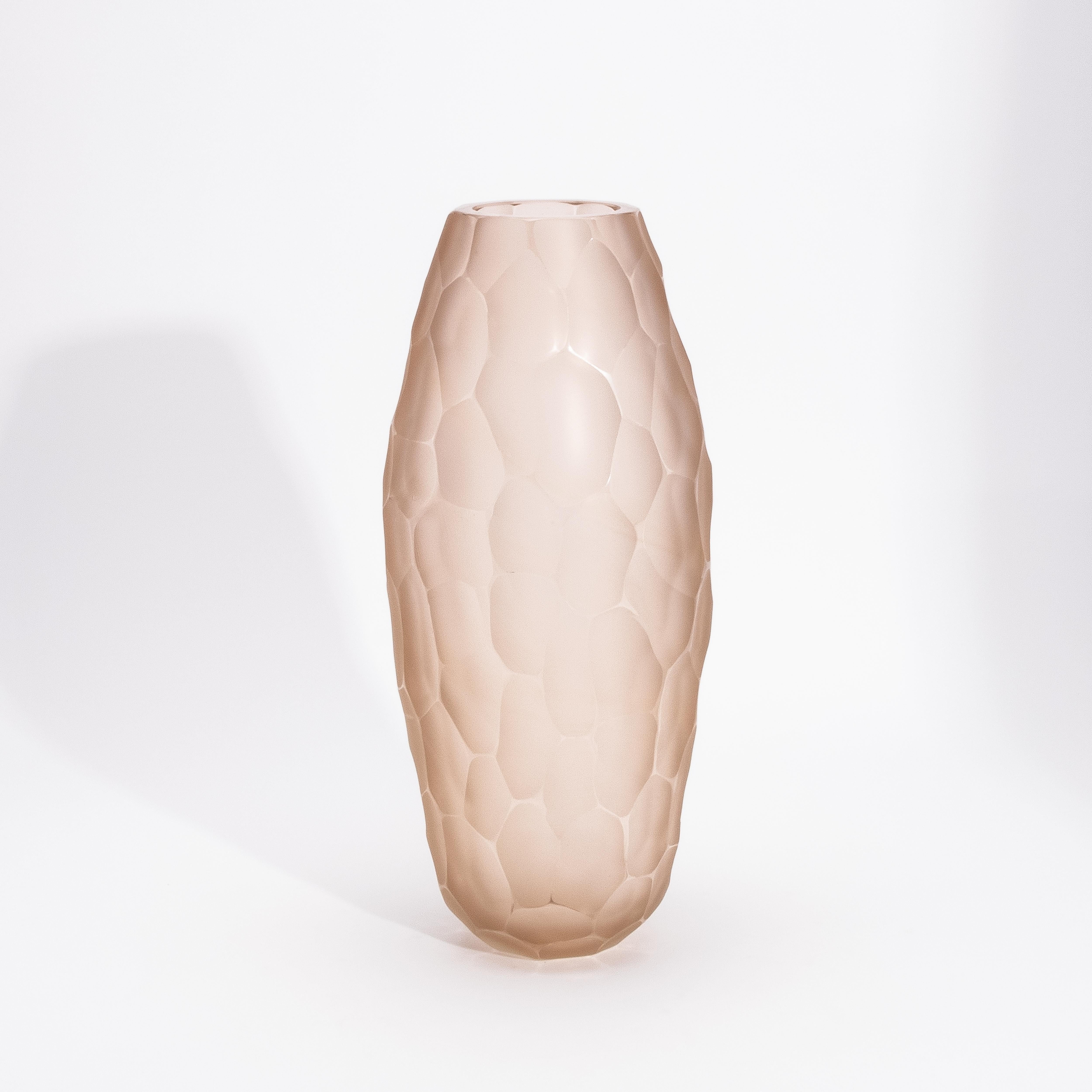 Italiano Vaso di Murano alto e moderno soffiato a mano in rosa medio in vendita