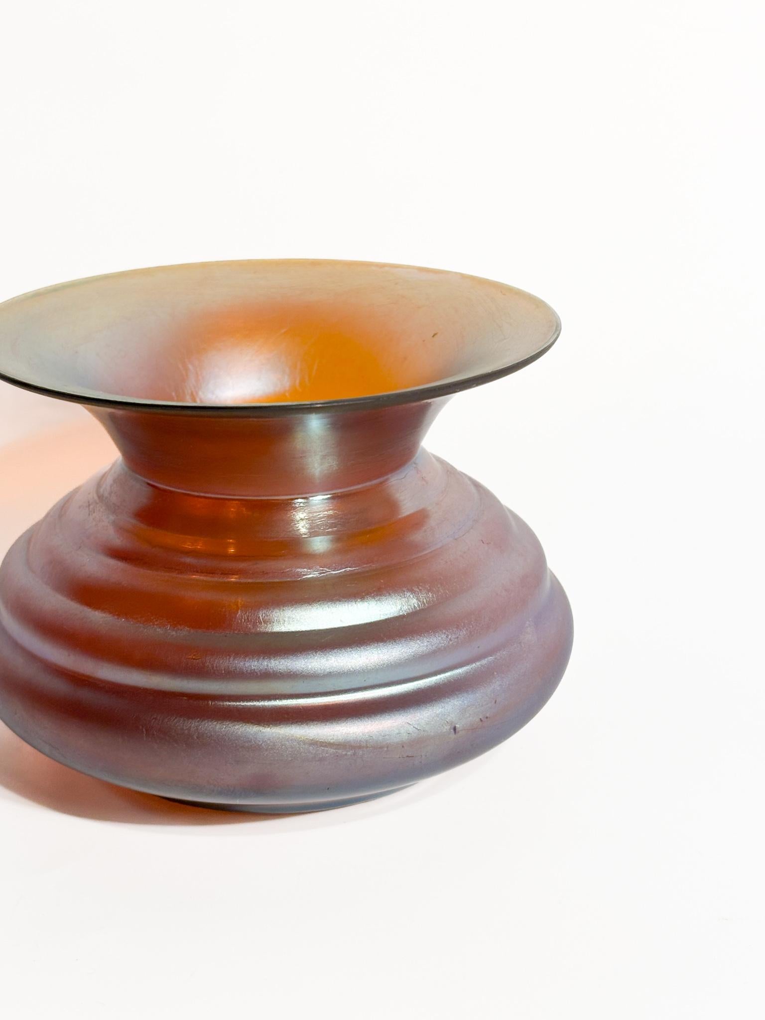 Vaso in vetro iridescente multicolore soffiato a mano di Loetz Glass degli anni '30 In condizioni buone in vendita a Milano, MI