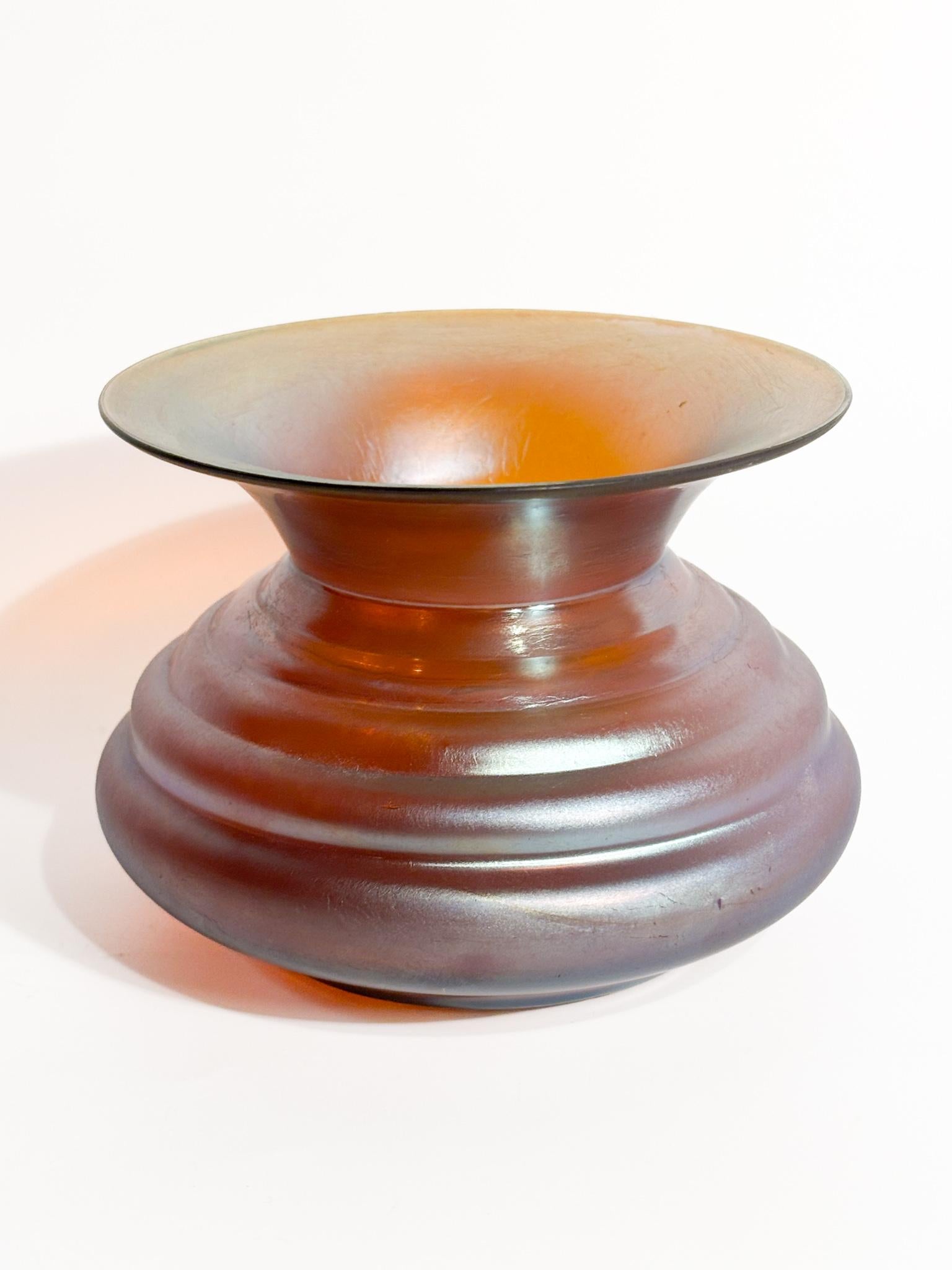 Metà XX secolo Vaso in vetro iridescente multicolore soffiato a mano di Loetz Glass degli anni '30 in vendita