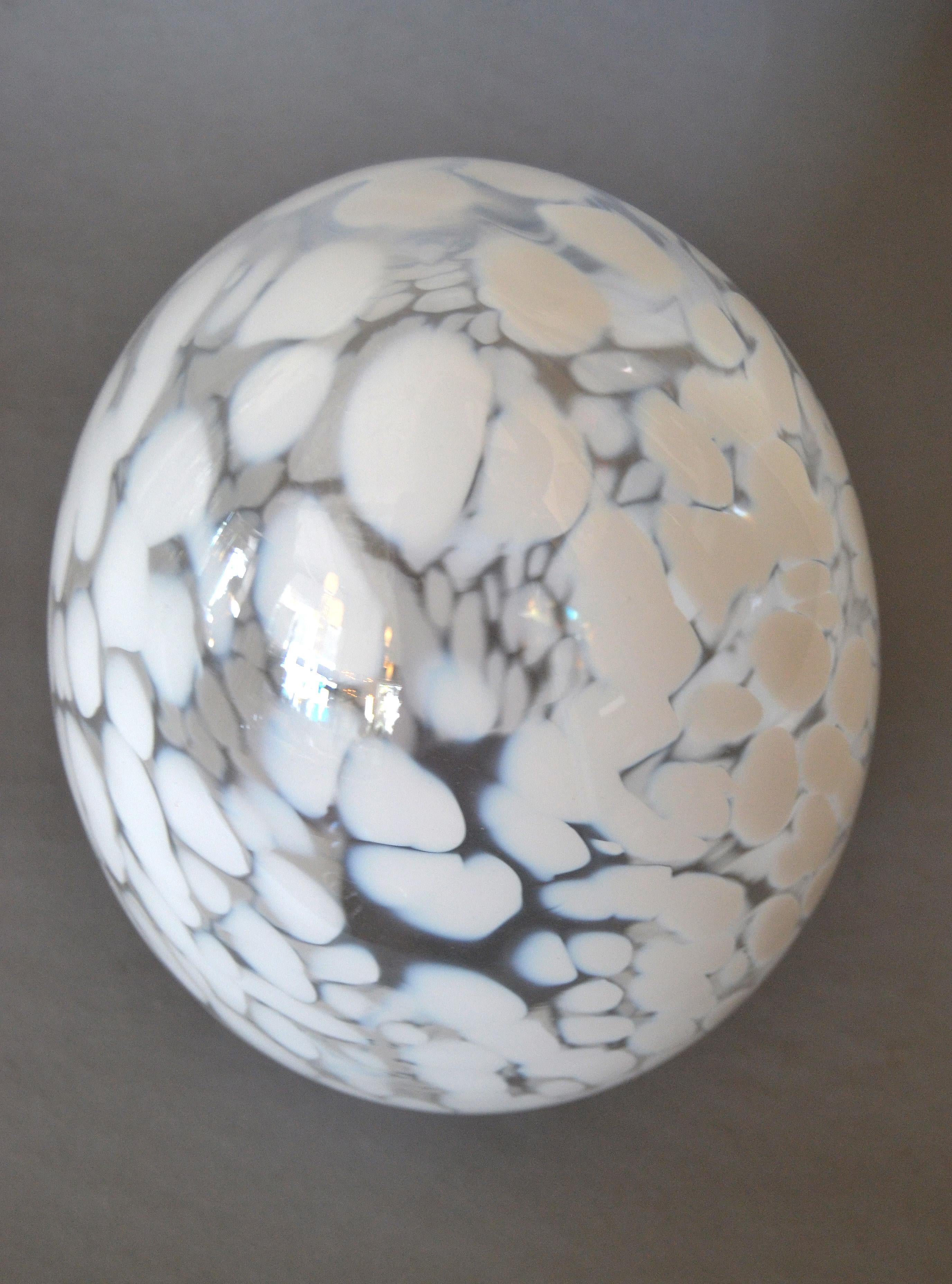 Hand Blown Murano Art Glass Egg Sculpture, Italy In Excellent Condition In Miami, FL