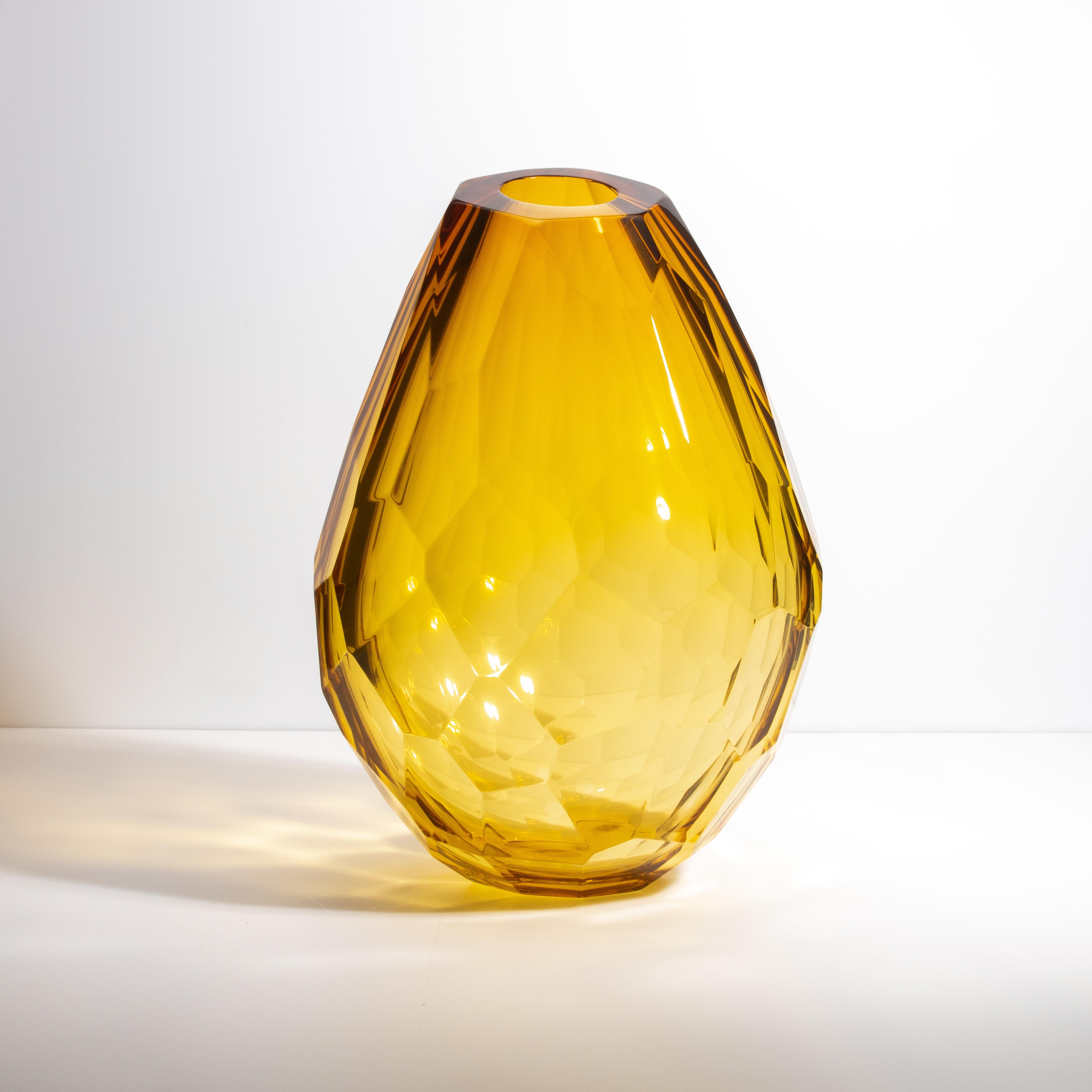 Jarrón Barril de Murano Soplado a Mano en Ámbar con Corte Lateral Hecho a mano en venta