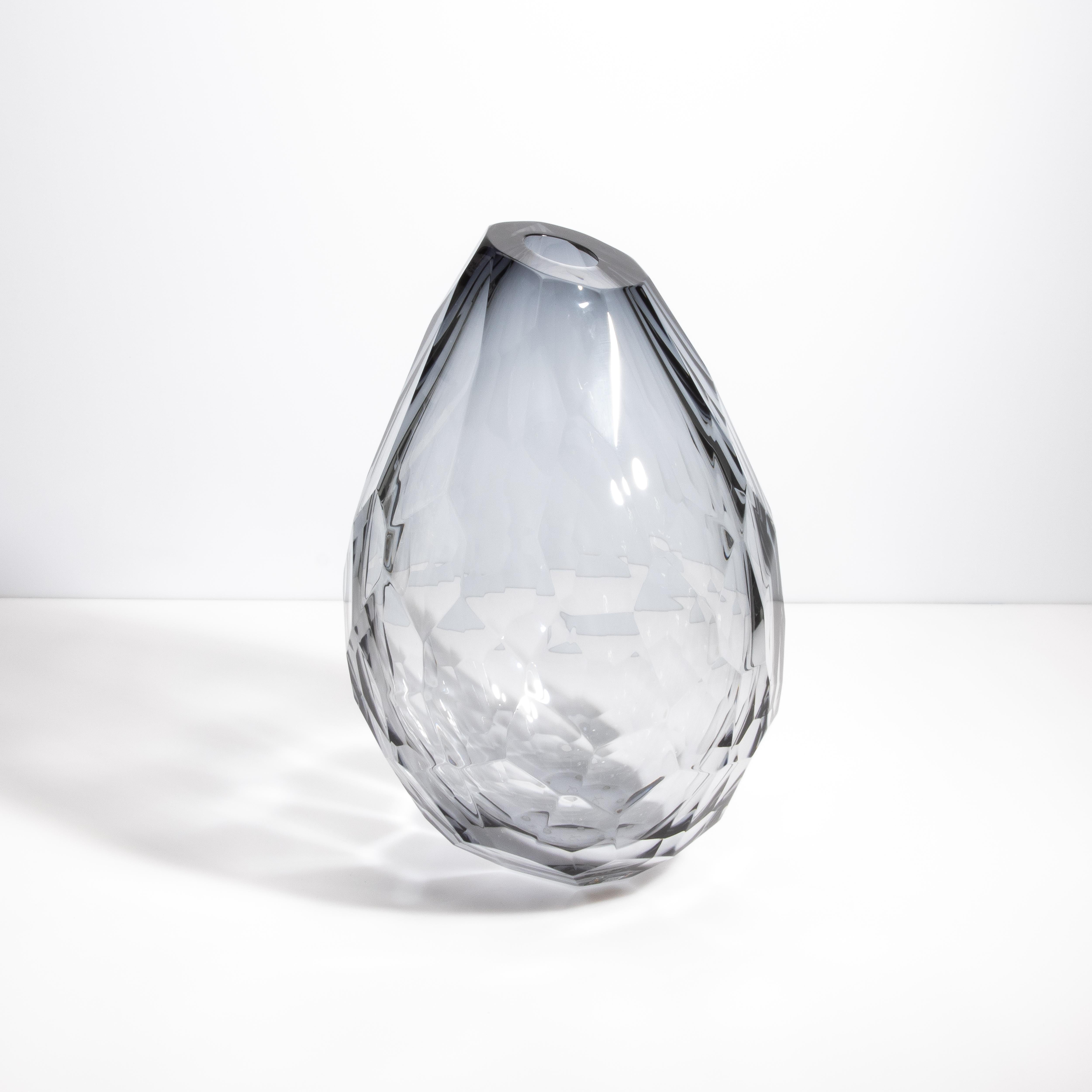 Handgeblasene Murano-Fassvase in Grau mit Seitenschliff XL (Moderne) im Angebot