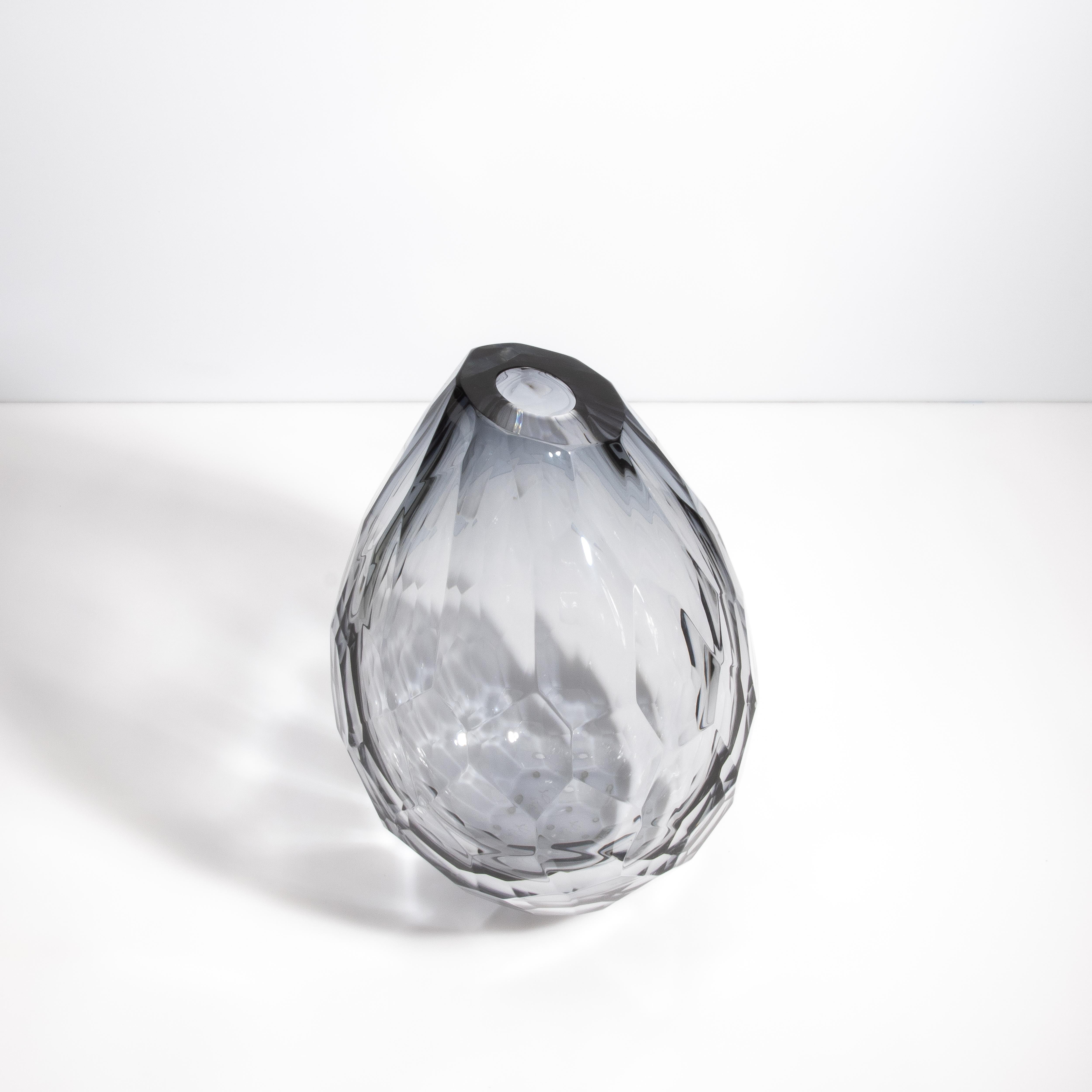 Handgeblasene Murano-Fassvase in Grau mit Seitenschliff XL (Italienisch) im Angebot