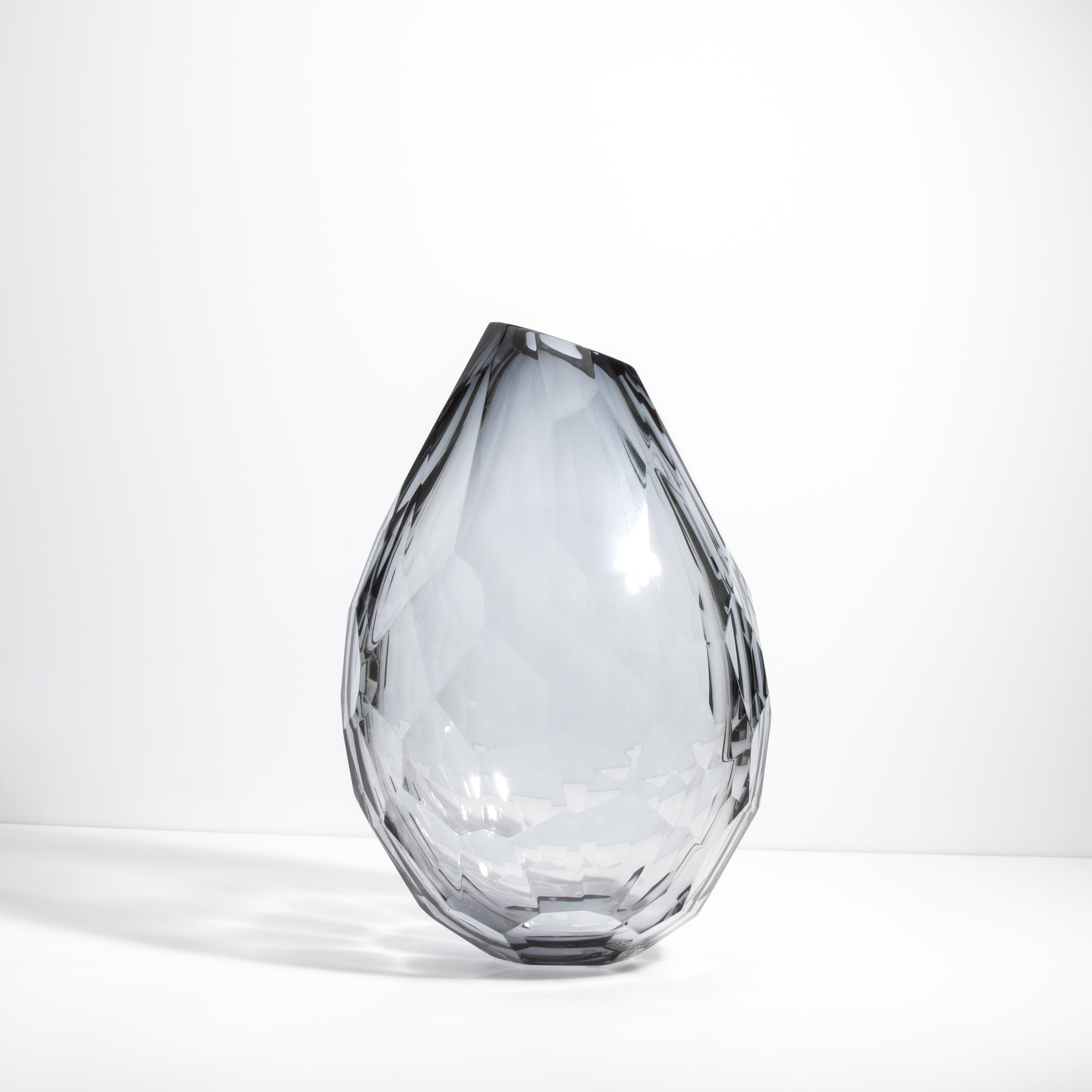 Handgeblasene Murano-Fassvase in Grau mit Seitenschliff XL im Zustand „Neu“ im Angebot in West Hollywood, CA