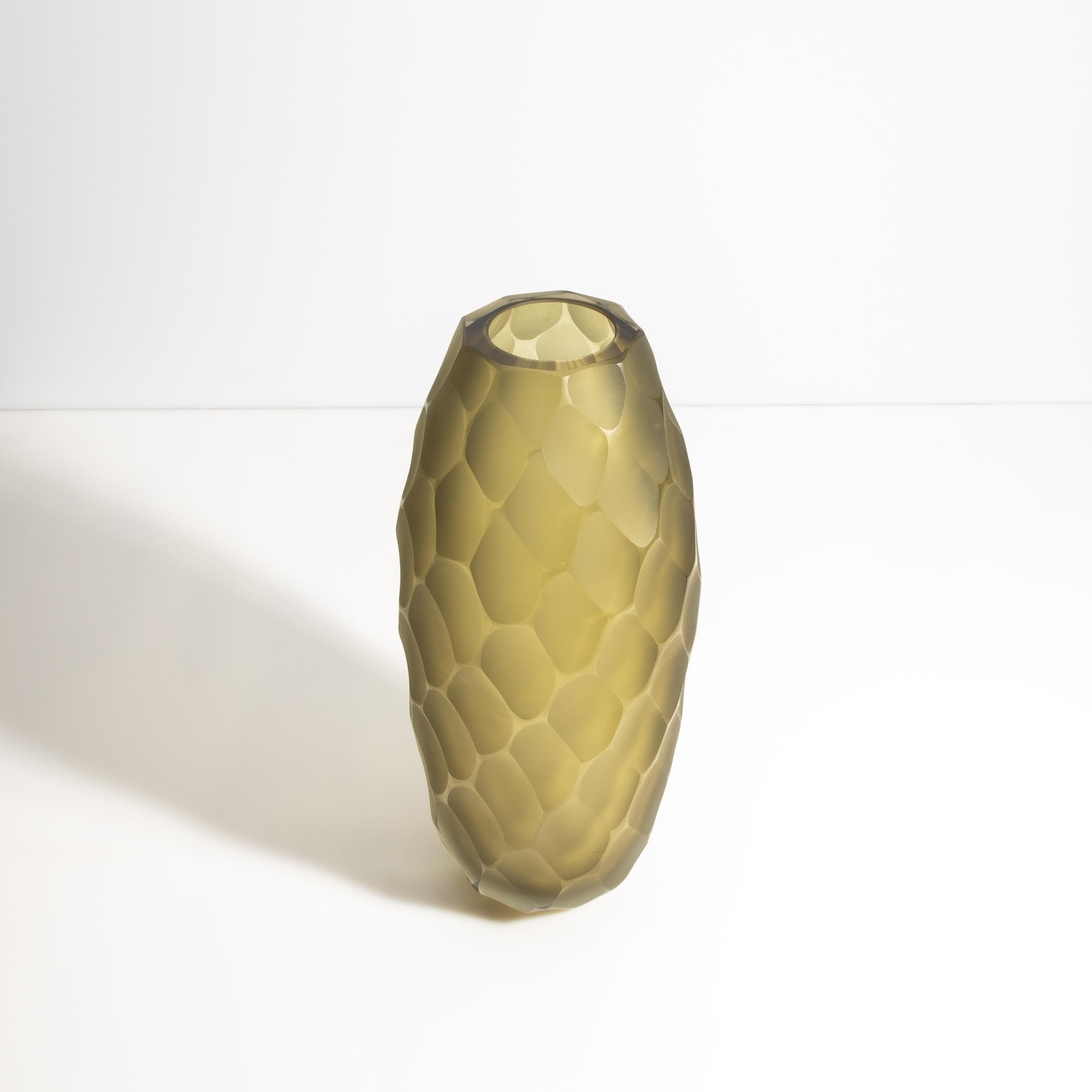 Moderno Vaso Battuto di Murano soffiato a mano in Oliver medio in vendita