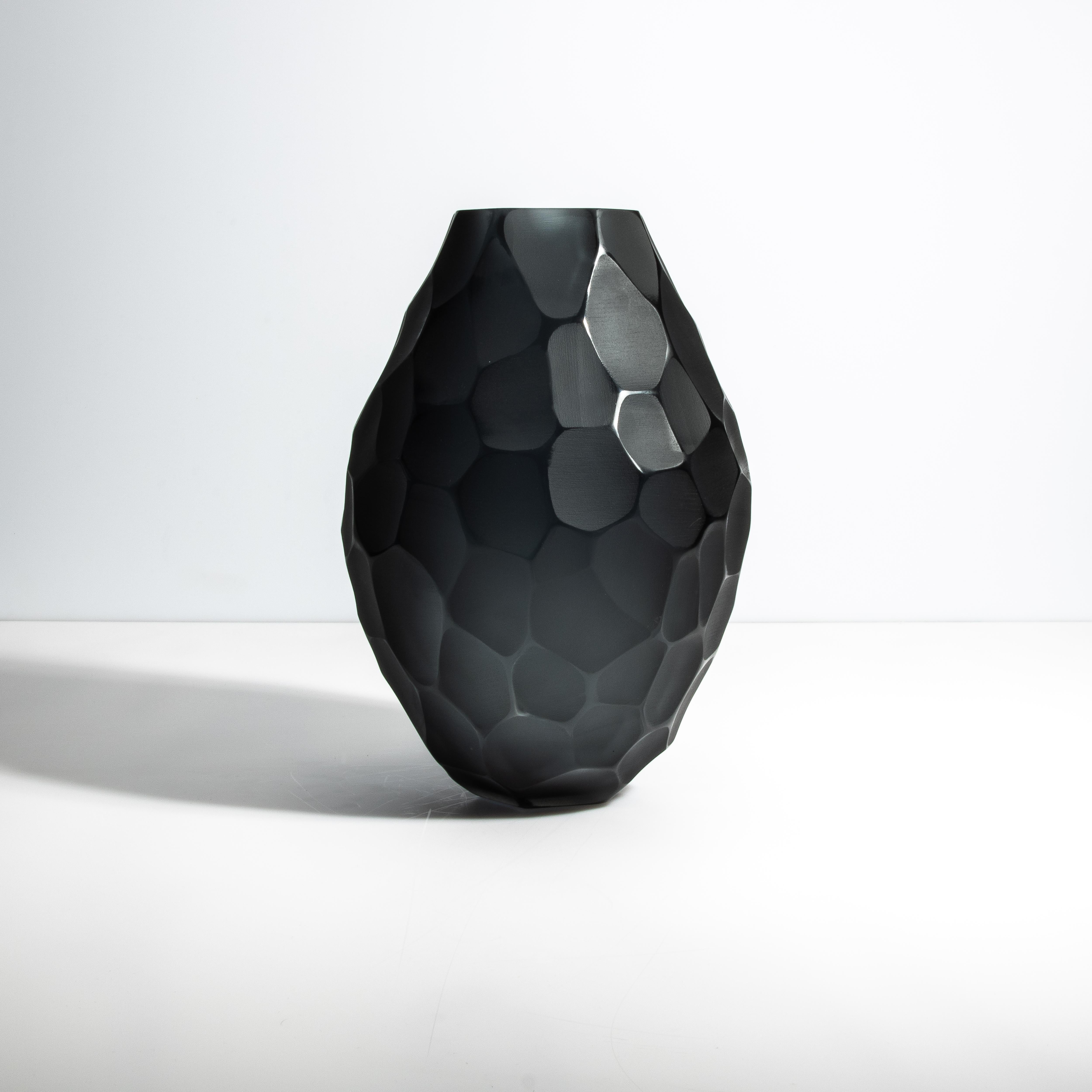 Italiano Vaso Batutto di Murano soffiato a mano in grigio profondo in vendita