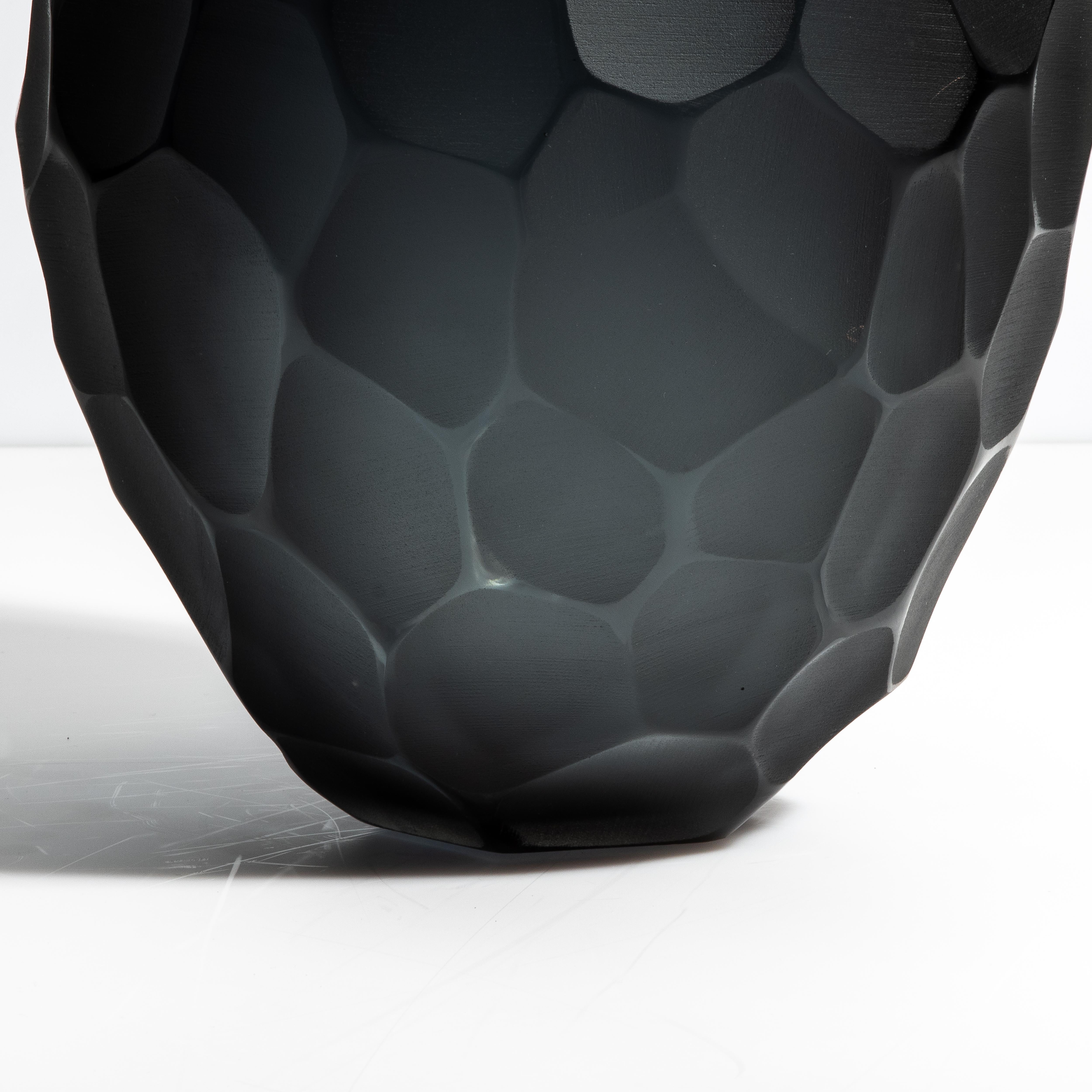 Fatto a mano Vaso Batutto di Murano soffiato a mano in grigio profondo in vendita
