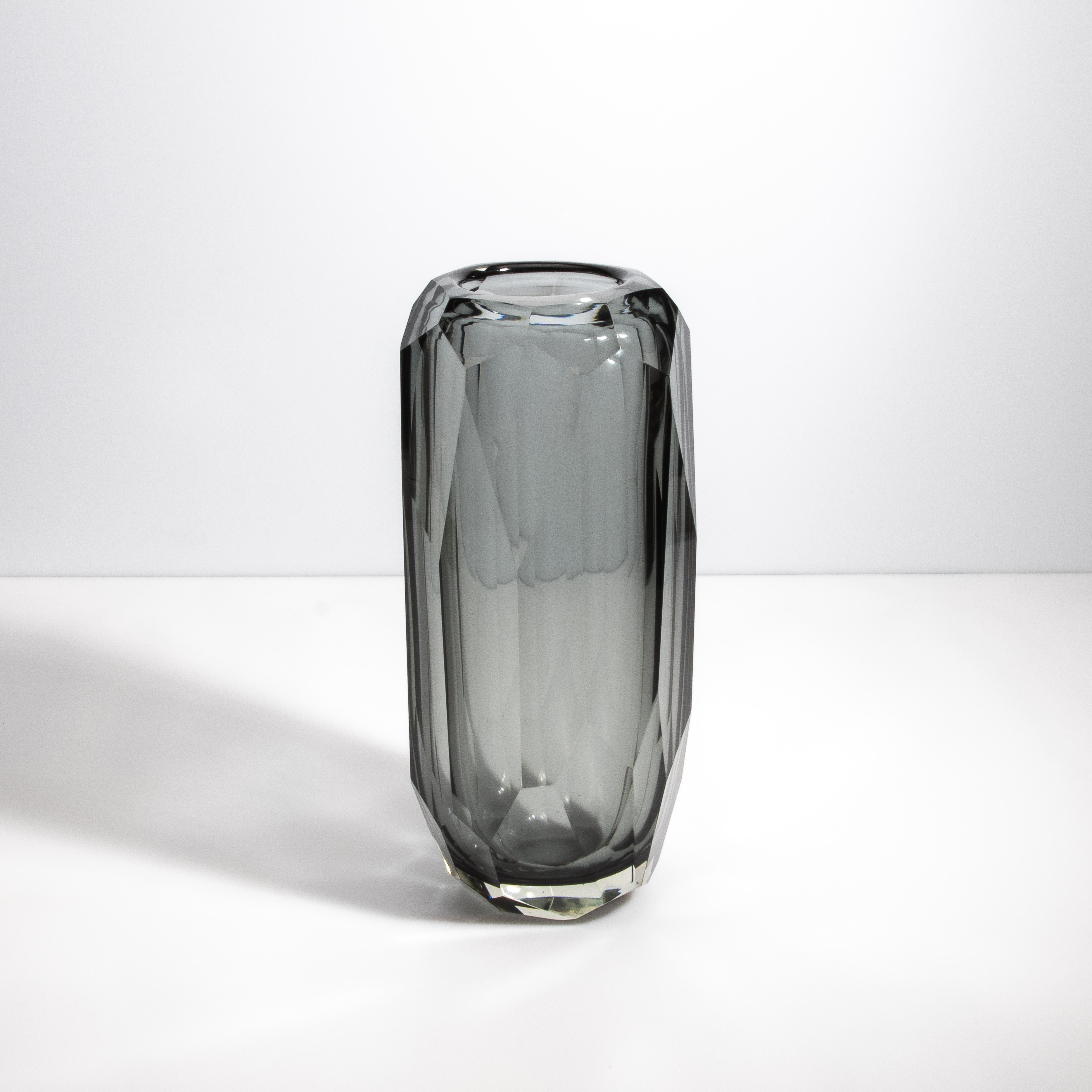 Moderno Vaso di Murano soffiato a mano e smussato in grigio extra large in vendita