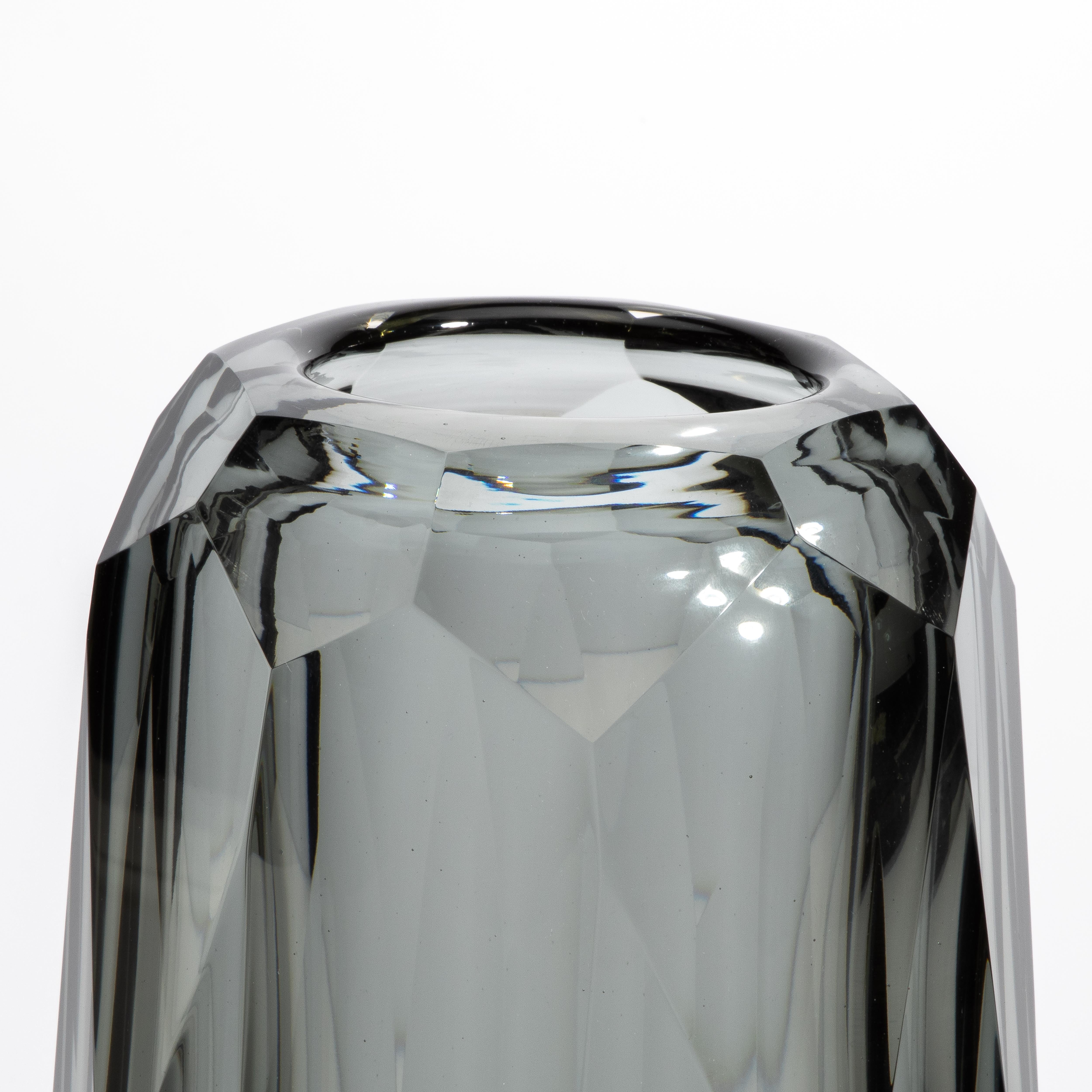 Vaso di Murano soffiato a mano e smussato in grigio extra large In condizioni Nuovo in vendita a West Hollywood, CA