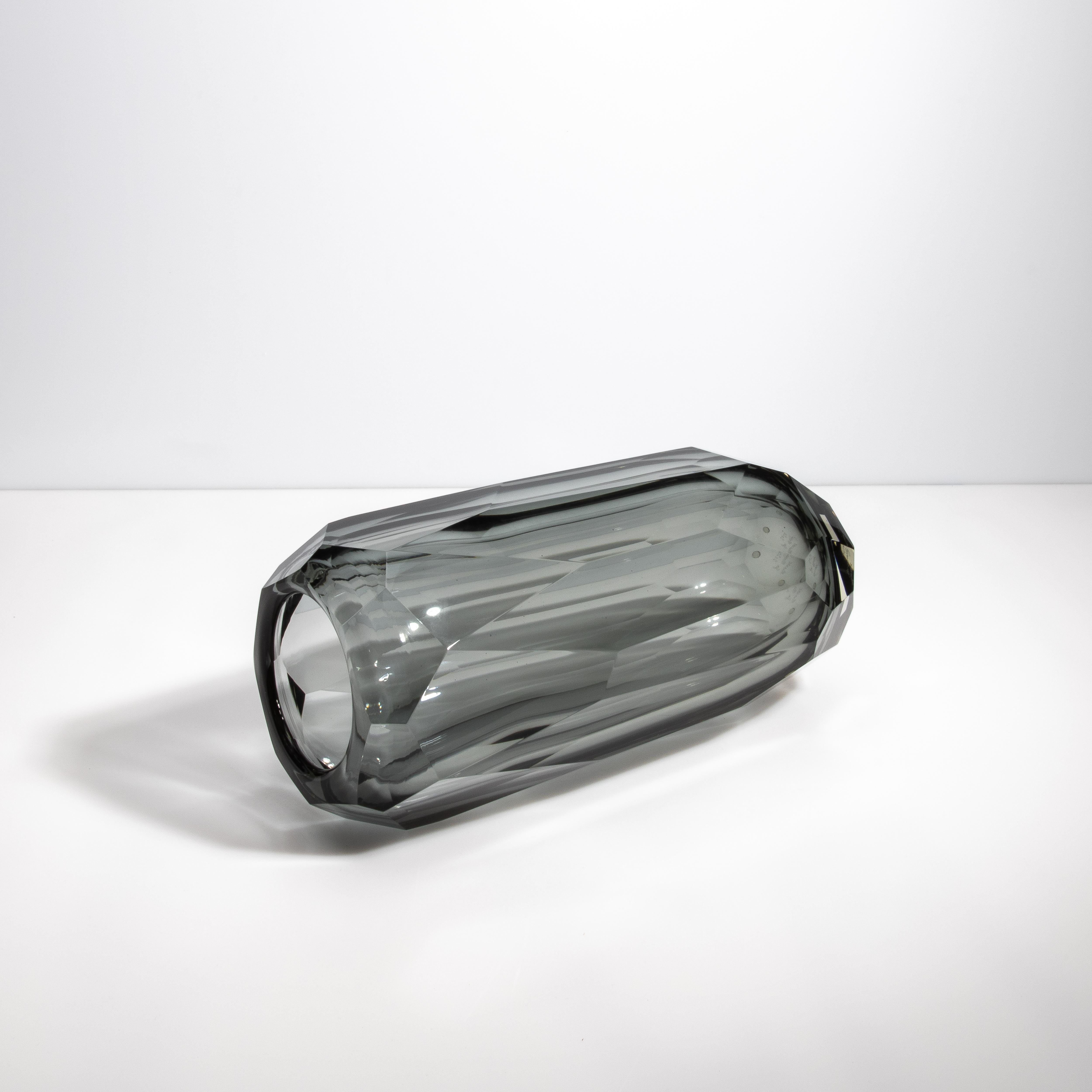 Vetro di Murano Vaso di Murano soffiato a mano e smussato in grigio extra large in vendita