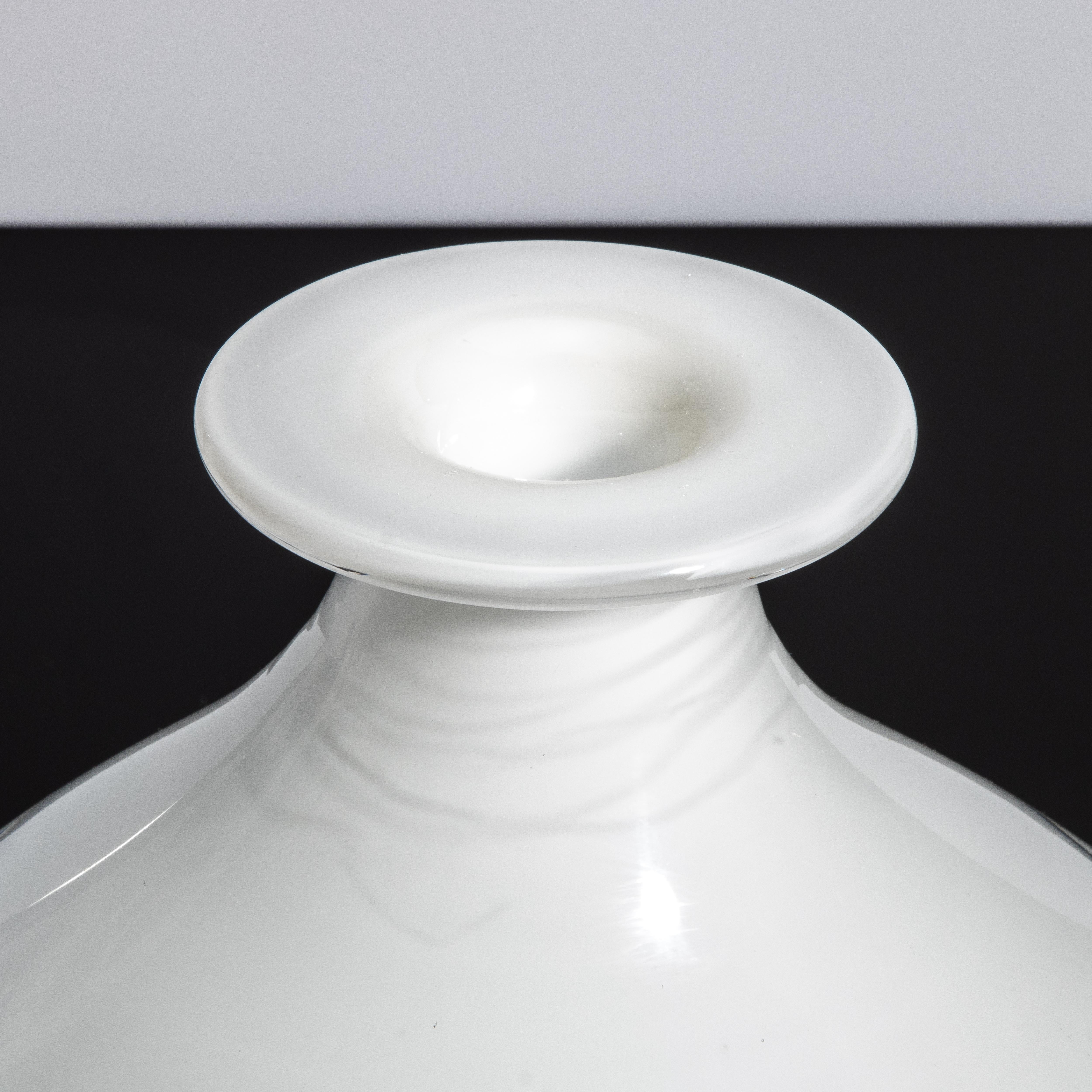 XXI secolo e contemporaneo Bottiglia di Murano soffiata a mano in cristallo bianco grande in vendita