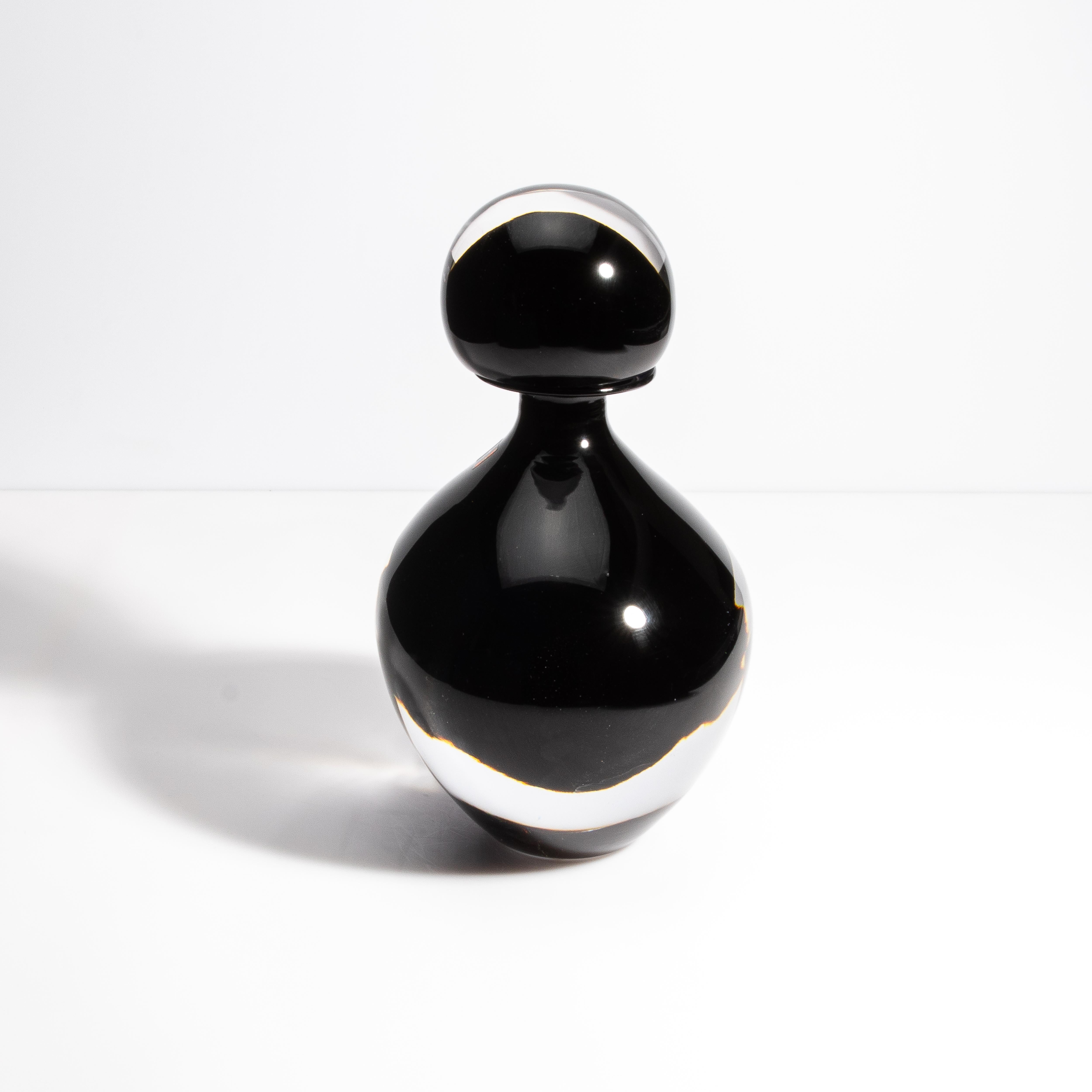 Moderno Bottiglia di Murano soffiata a mano in nero onice grande in vendita