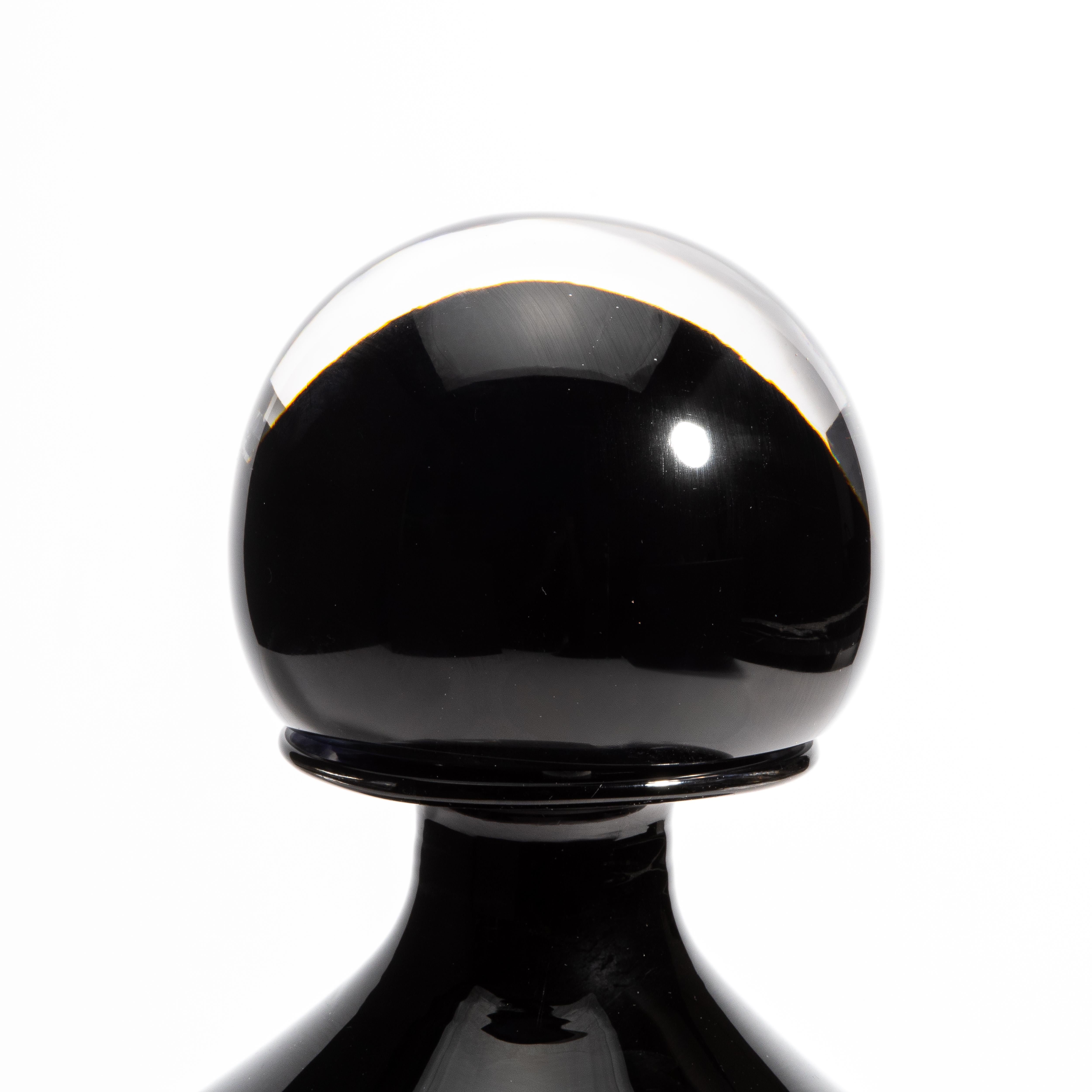 Vetro di Murano Bottiglia di Murano soffiata a mano in nero onice grande in vendita
