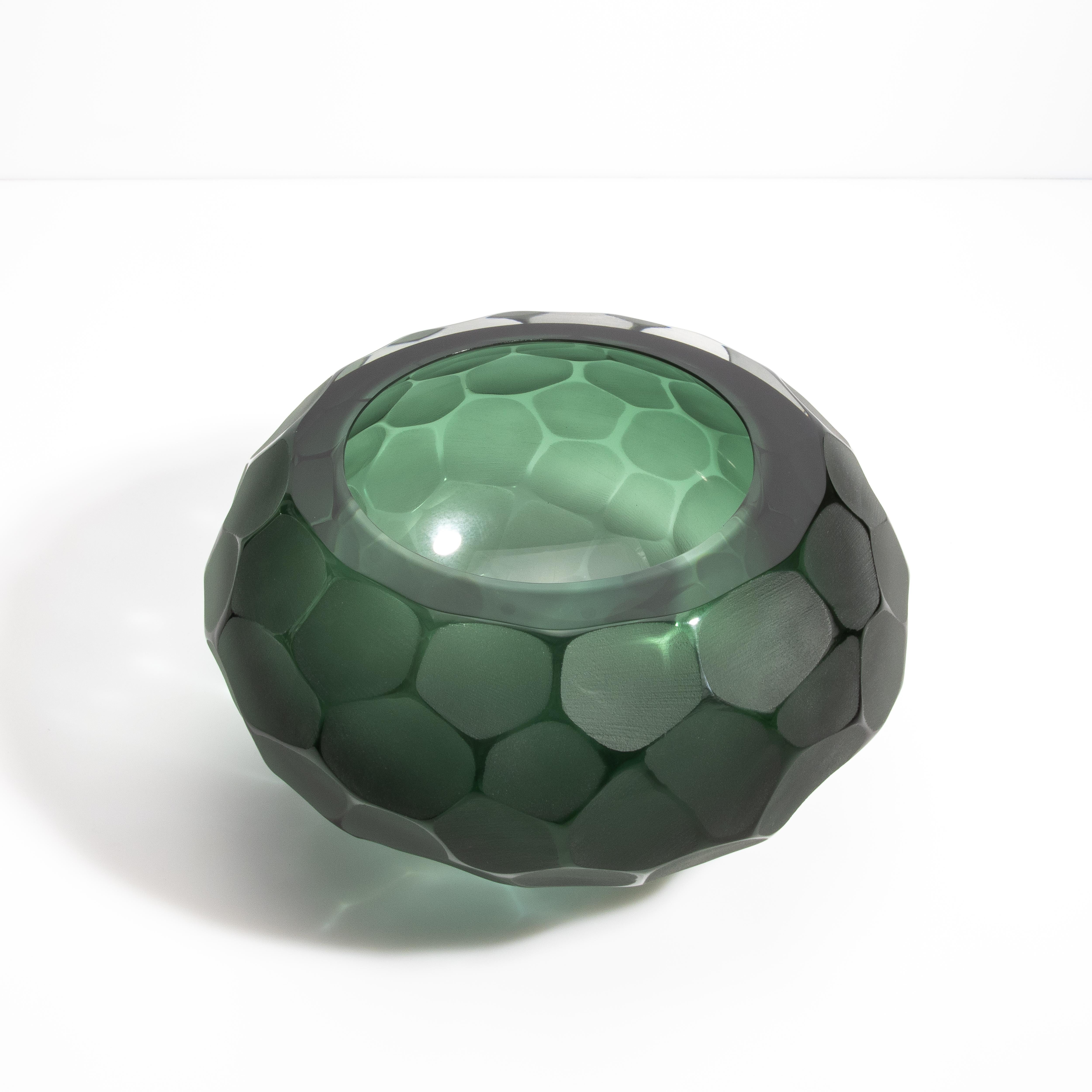 Handgeblasene Murano Schale Battuto in Smaragdgrün Groß (Moderne) im Angebot
