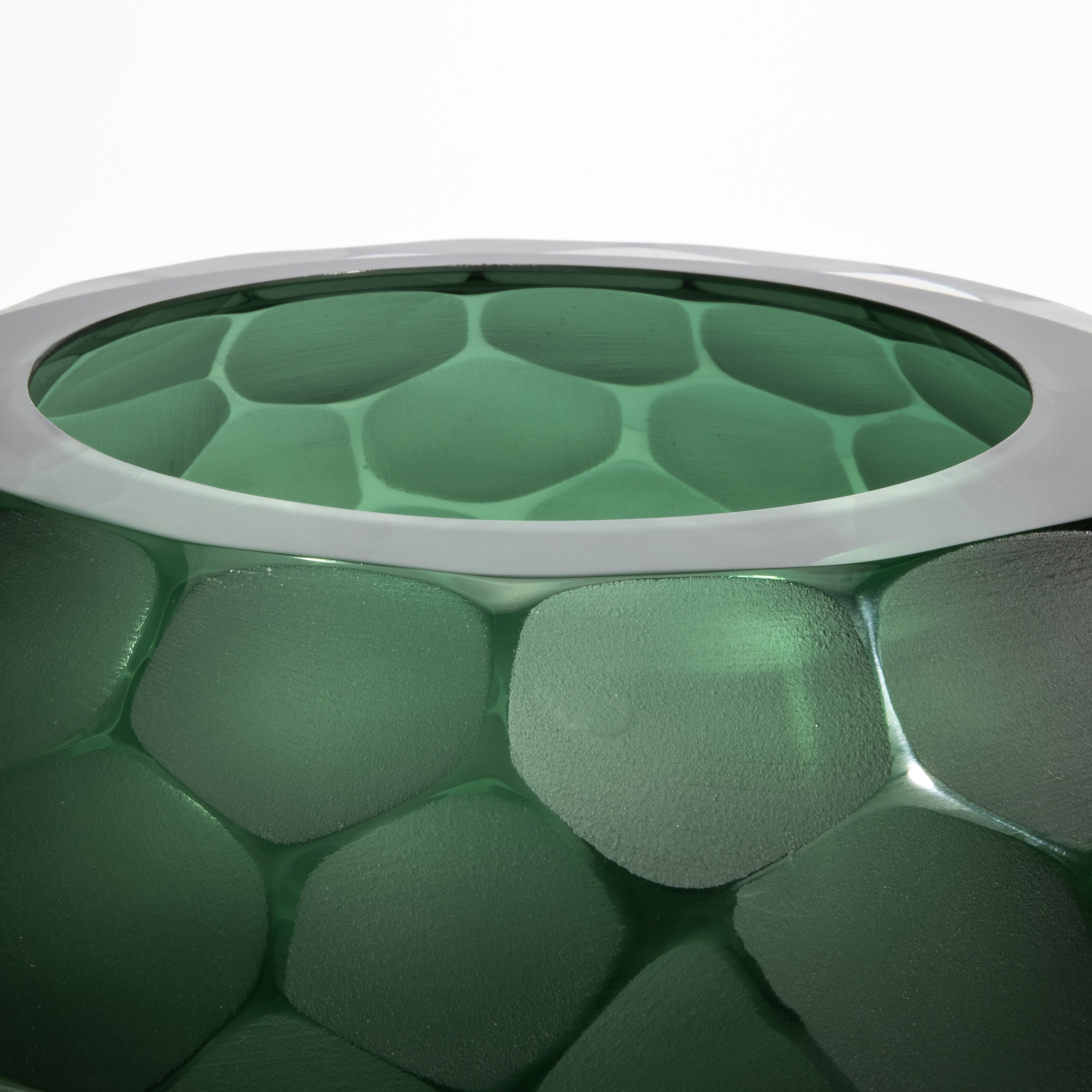 Handgeblasene Murano Schale Battuto in Smaragdgrün Groß (Italienisch) im Angebot