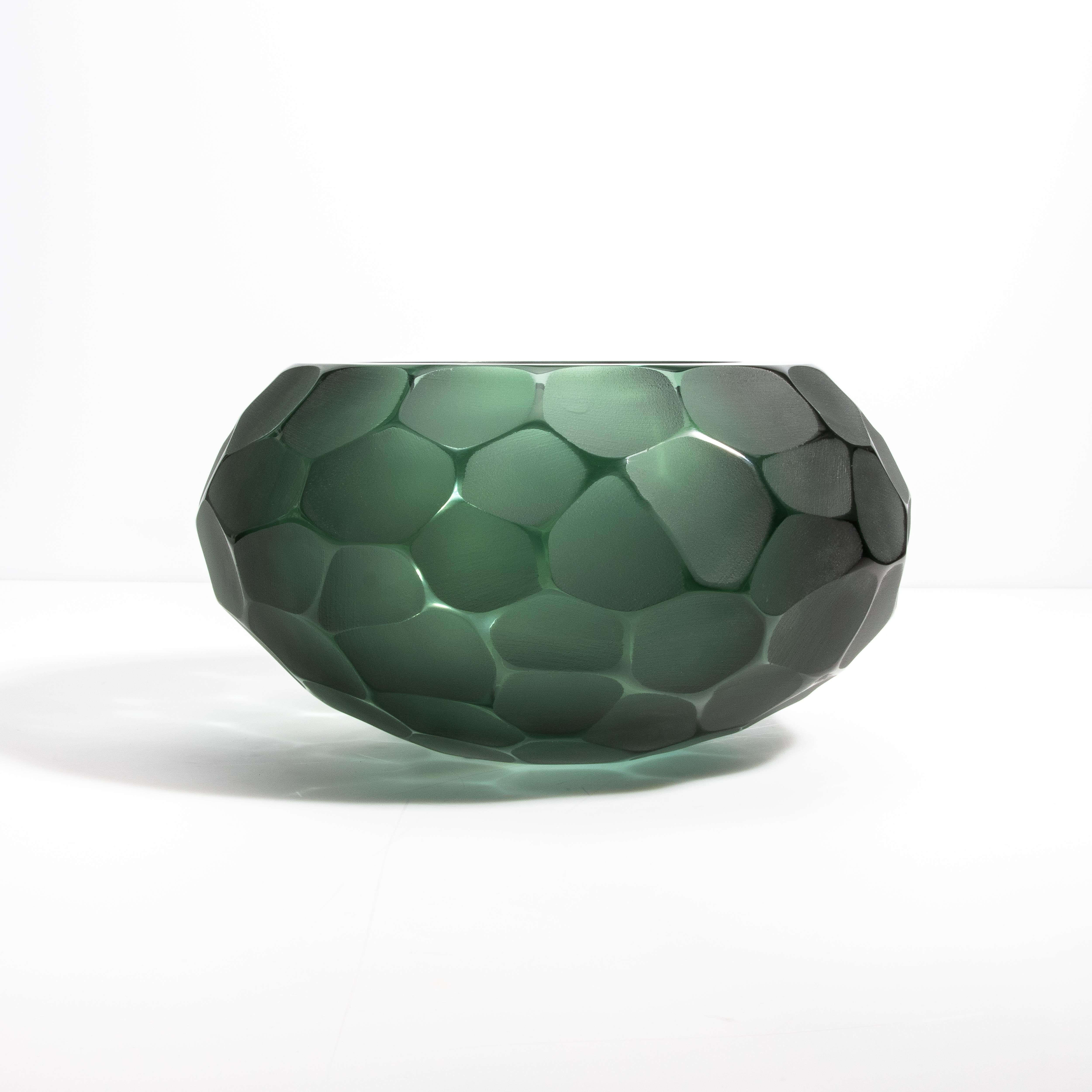 Handgeblasene Murano Schale Battuto in Smaragdgrün Groß (Moderne) im Angebot