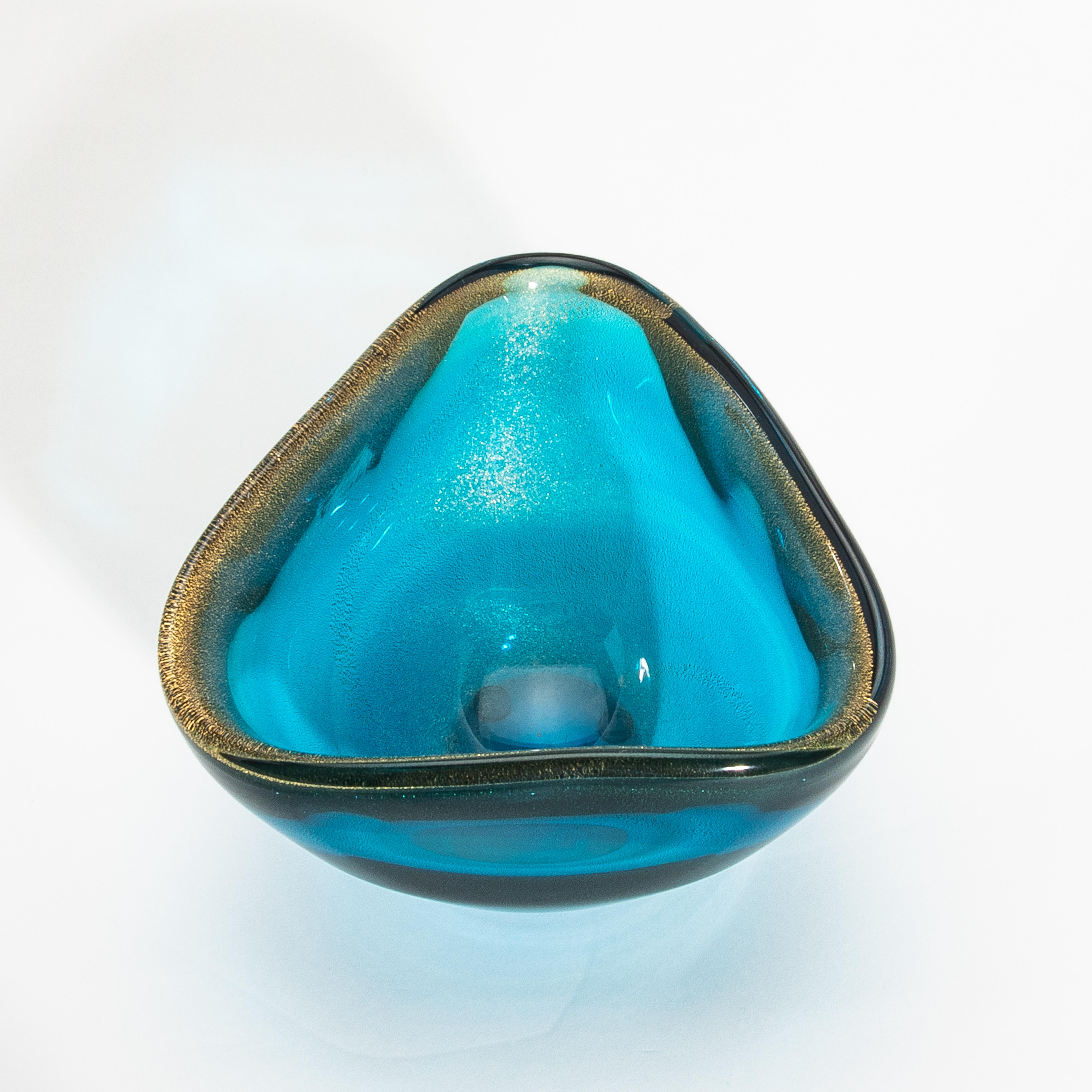 Cuenco de Murano soplado a mano en azul aguamarina con motas de oro de 24 quilates Moderno en venta