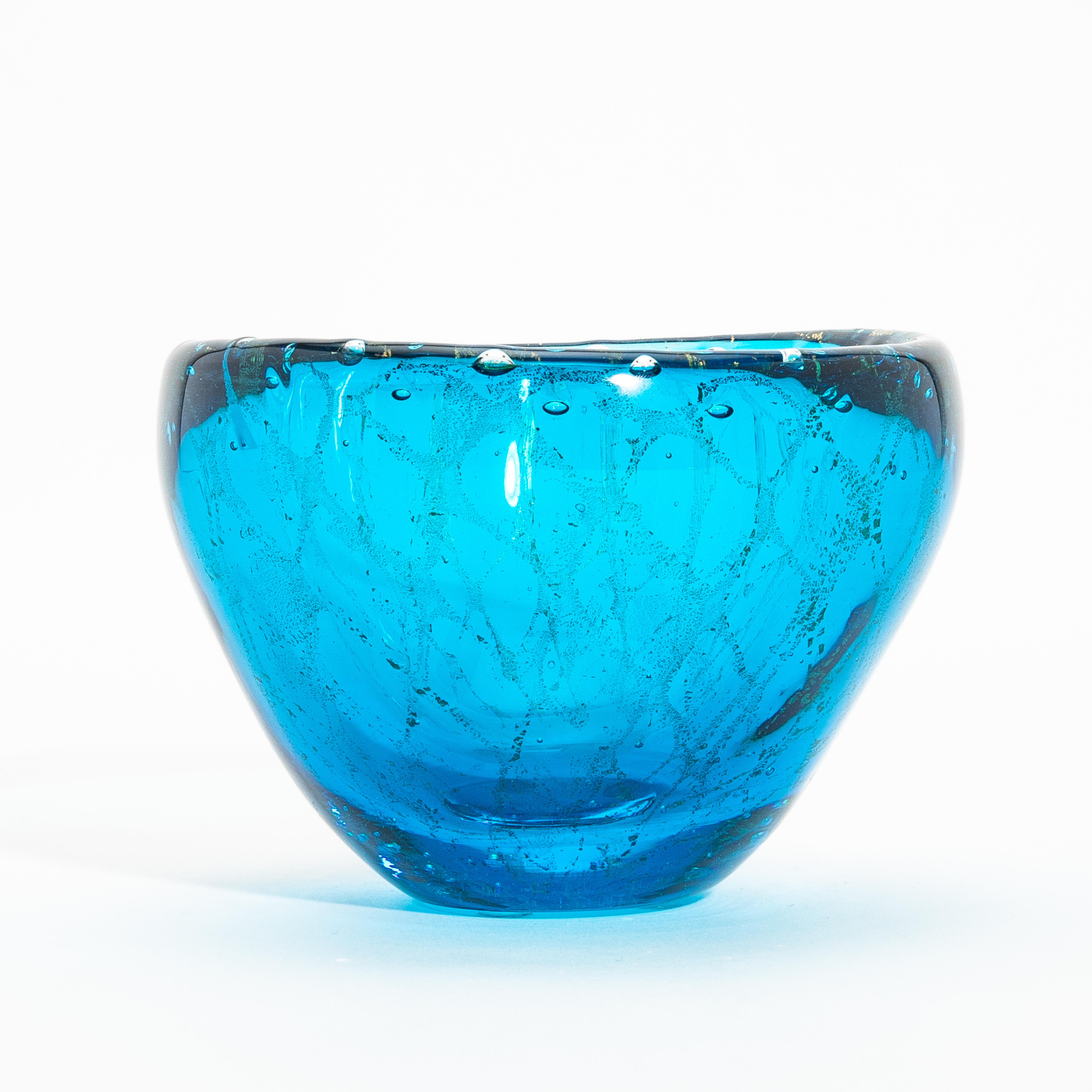 Handgeblasene Murano-Schale in Aqua-Blau mit 24-Karat-Goldflecken im Zustand „Neu“ im Angebot in West Hollywood, CA