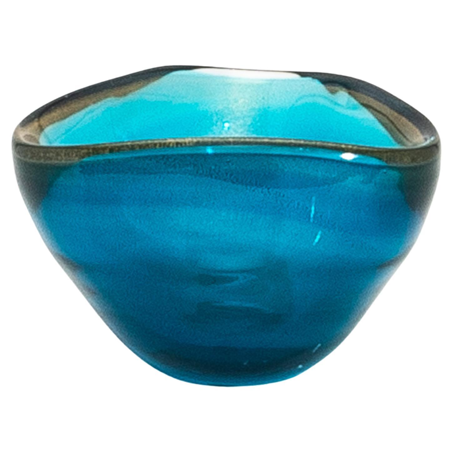 Cuenco de Murano soplado a mano en azul aguamarina con motas de oro de 24 quilates