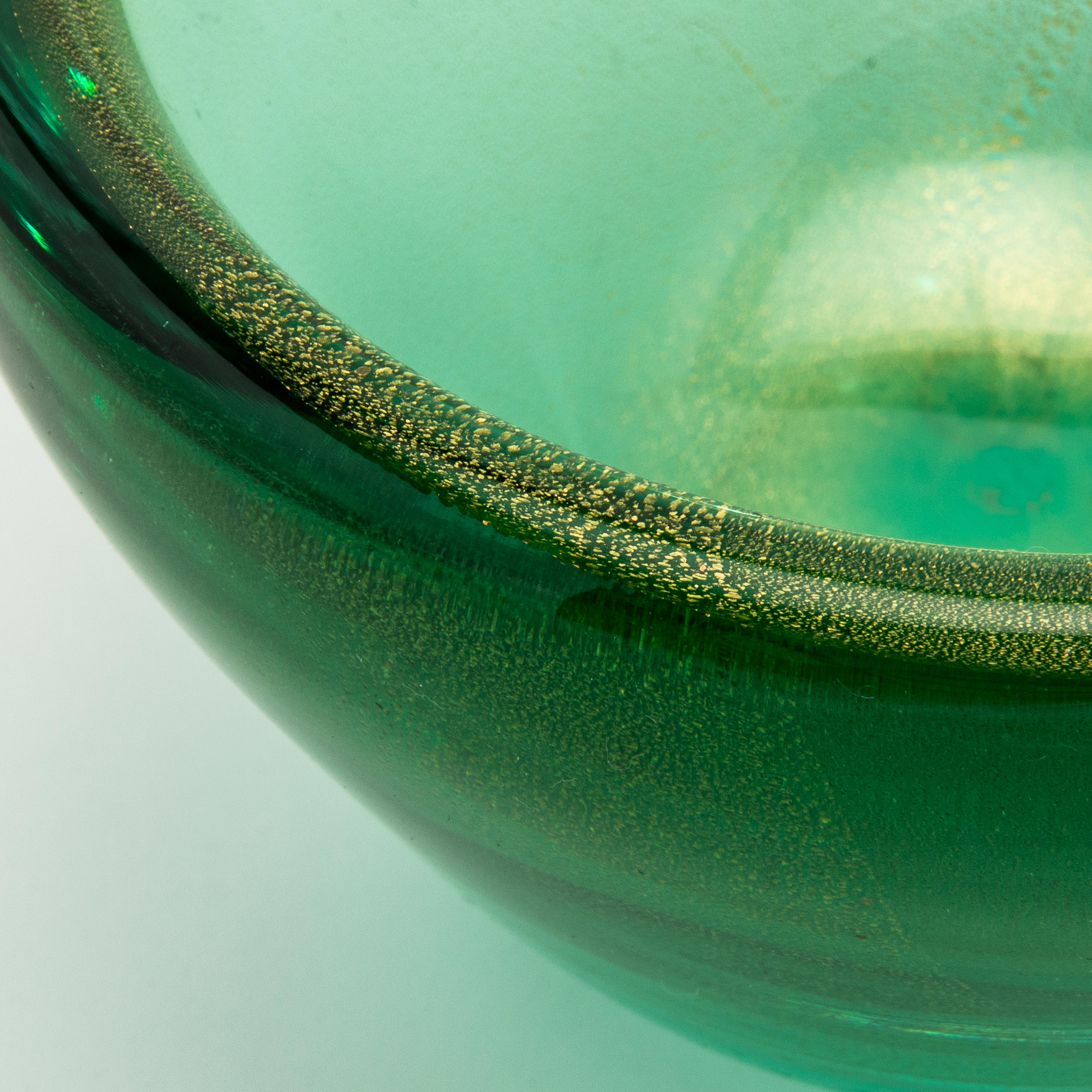Hand-Blown Murano Bowl in Green with 24-Karat Gold Flecks im Zustand „Neu“ im Angebot in West Hollywood, CA