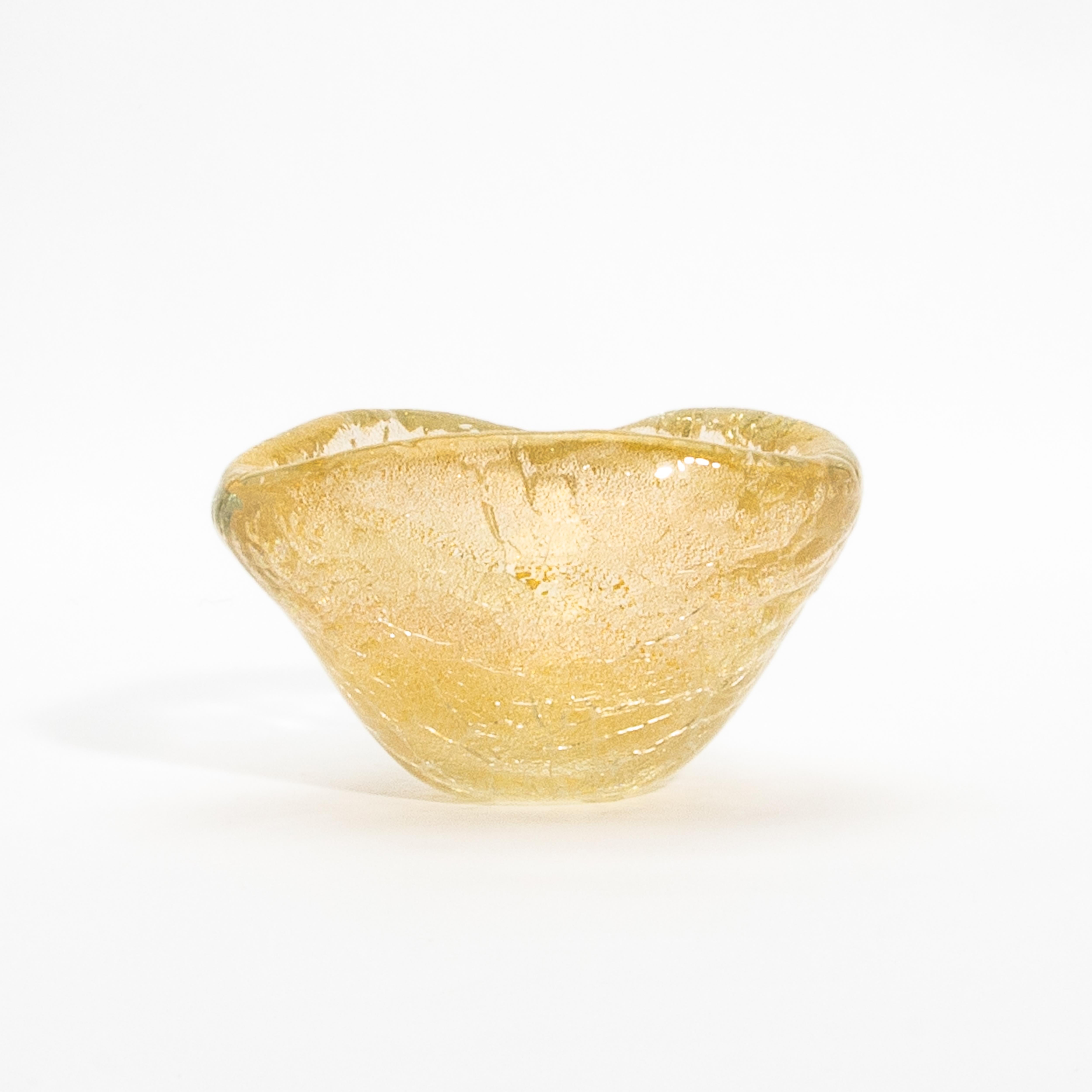 Cuenco de Murano soplado a mano con motas de oro de 24 quilates Moderno en venta