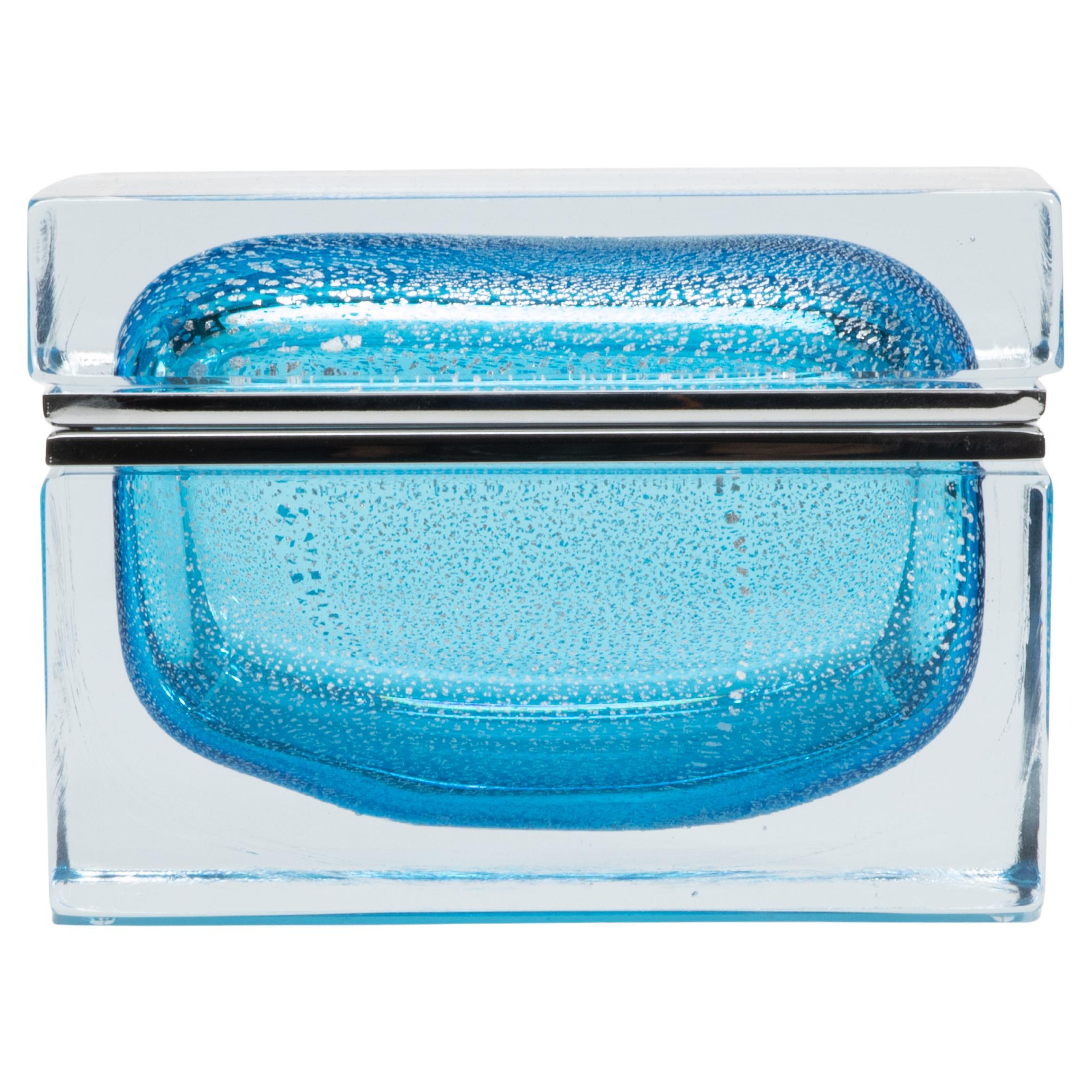 Caja de Murano Soplada a Mano en Azul Aguamarina con Motas Plateadas y Herrajes Cromados