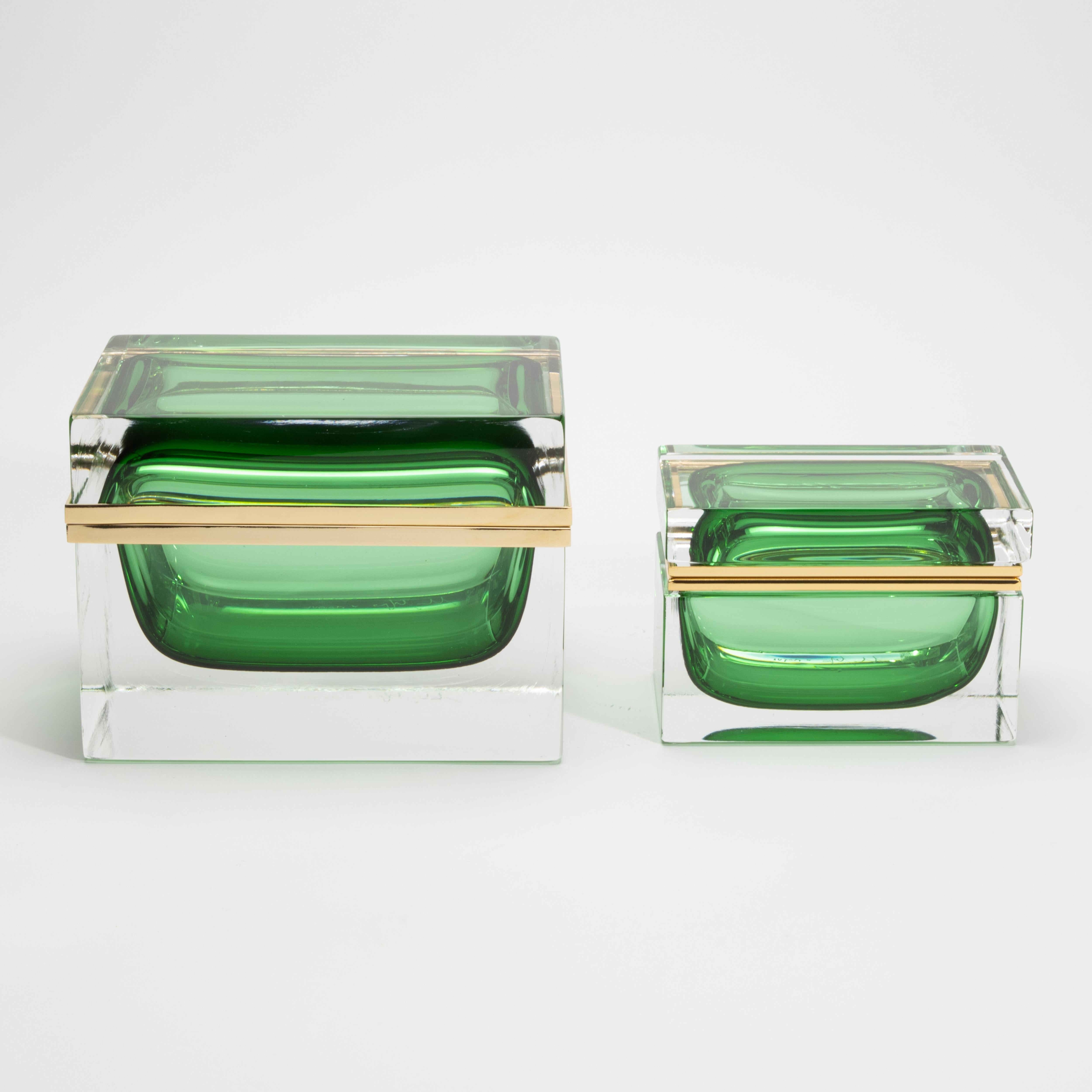 Hand-Blown Murano Box in Emerald Green with Brass Fittings For Sale 5