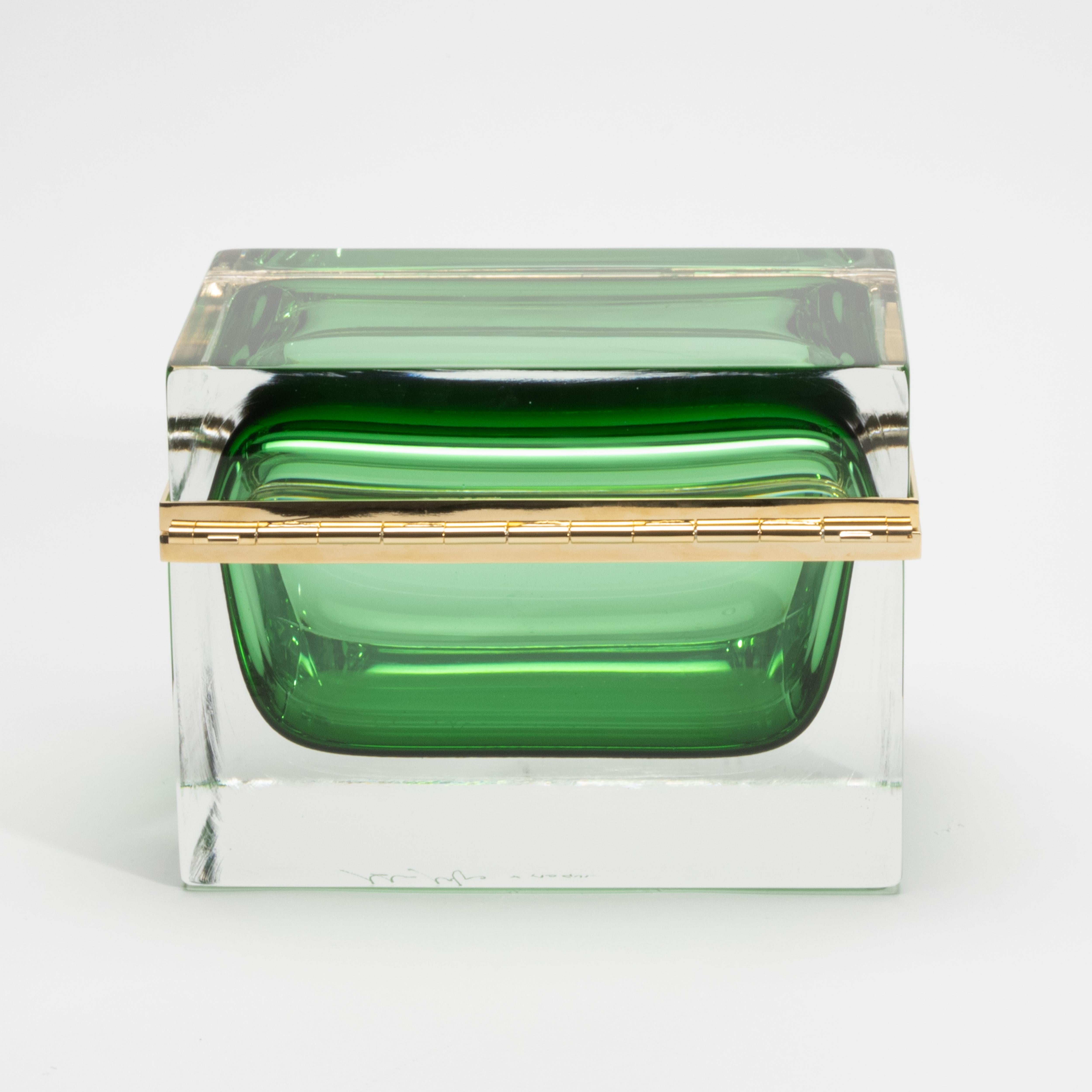 Hand-Crafted Hand-Blown Murano Box in Emerald Green with Brass Fittings For Sale