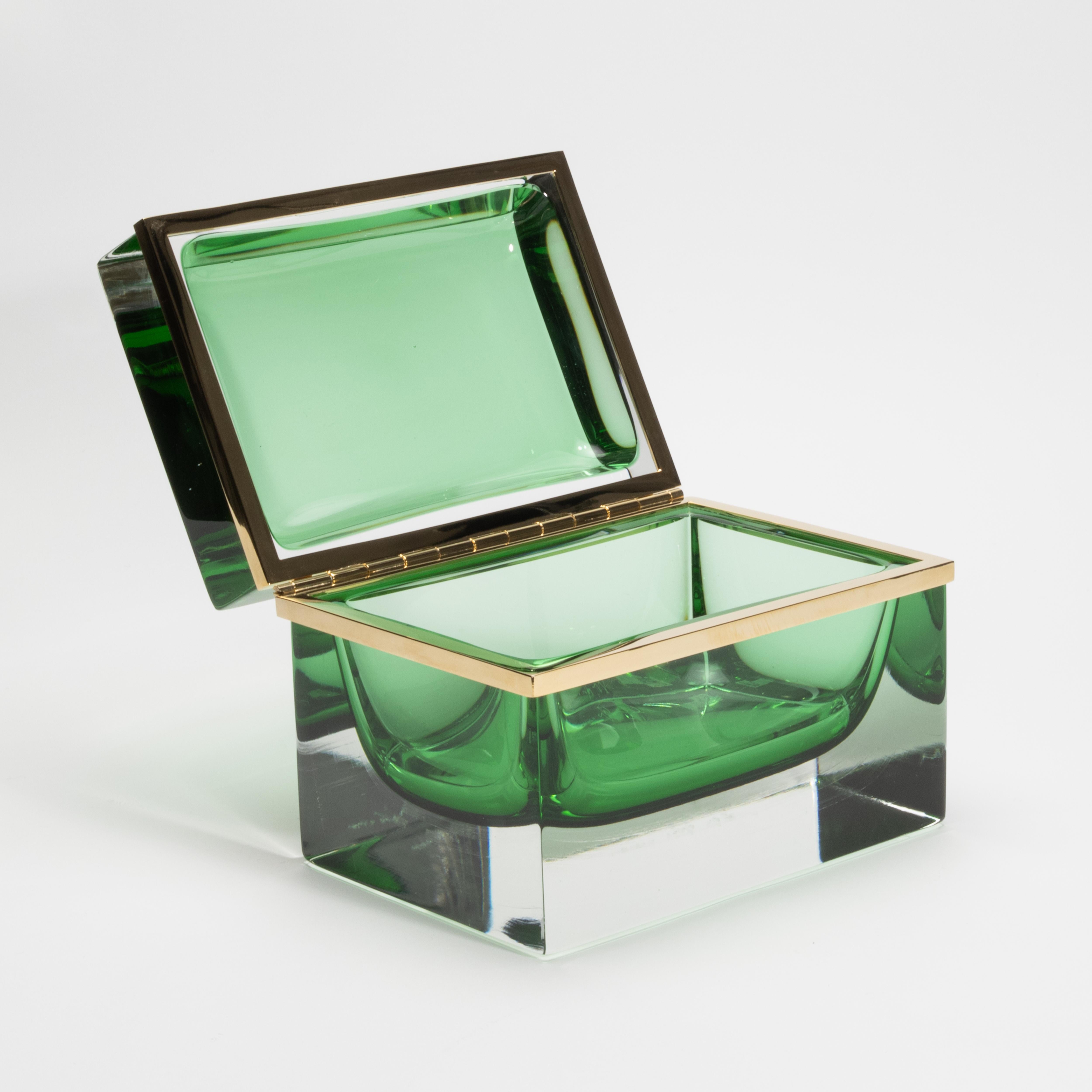 Hand-Blown Murano Box in Emerald Green with Brass Fittings For Sale 1