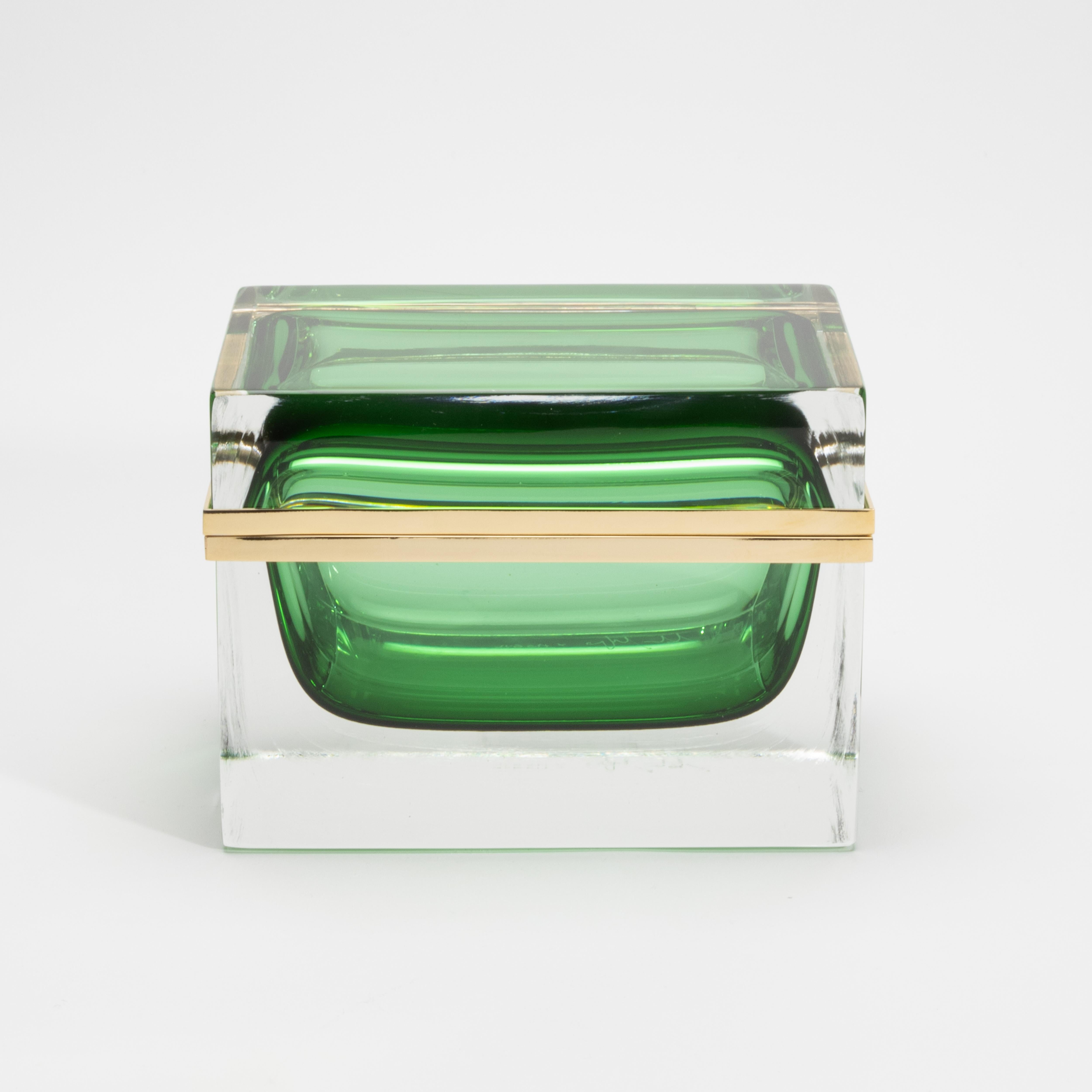 Hand-Blown Murano Box in Emerald Green with Brass Fittings For Sale 3