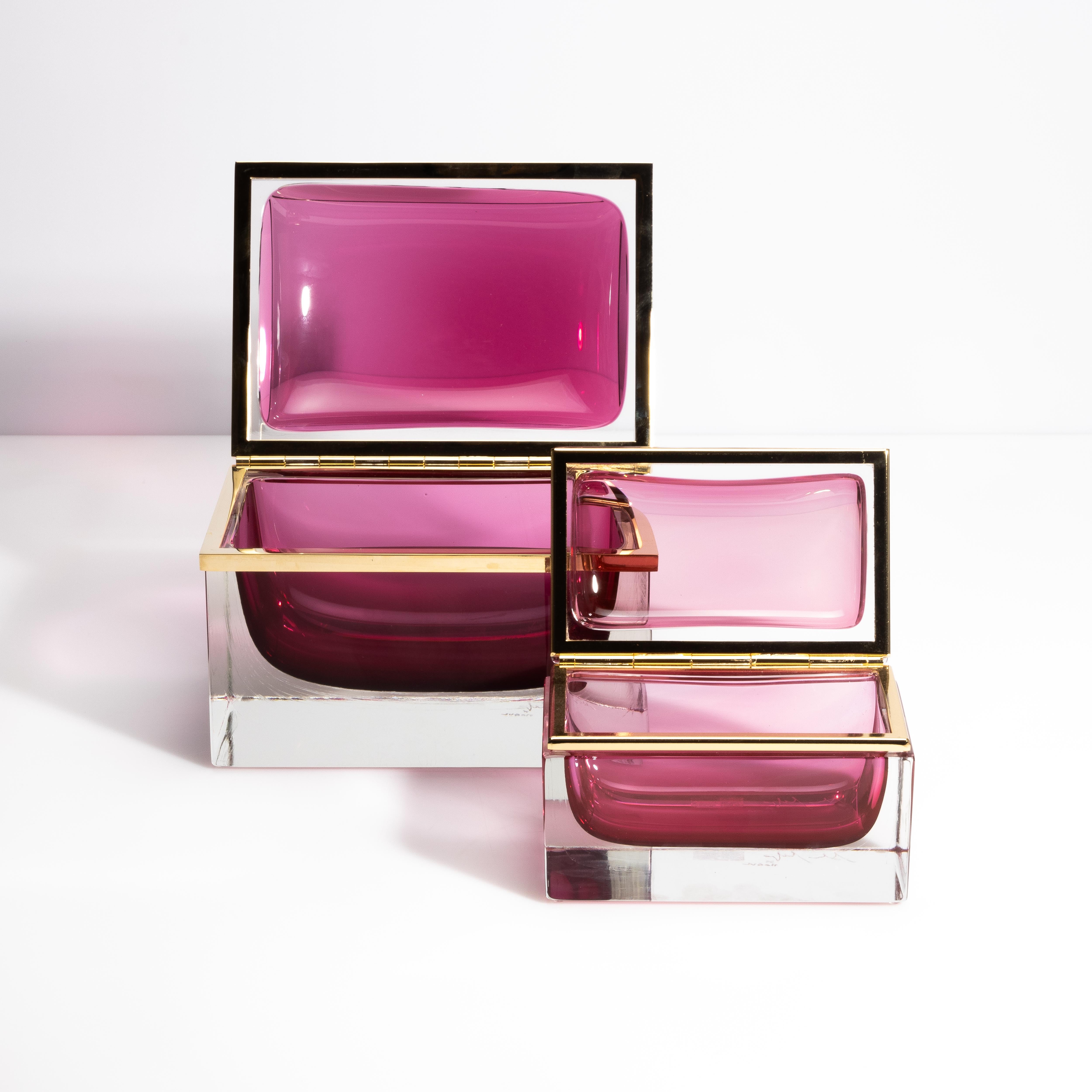 Hand Blown Murano Glass Box in Ruby with Brass Fittings 3