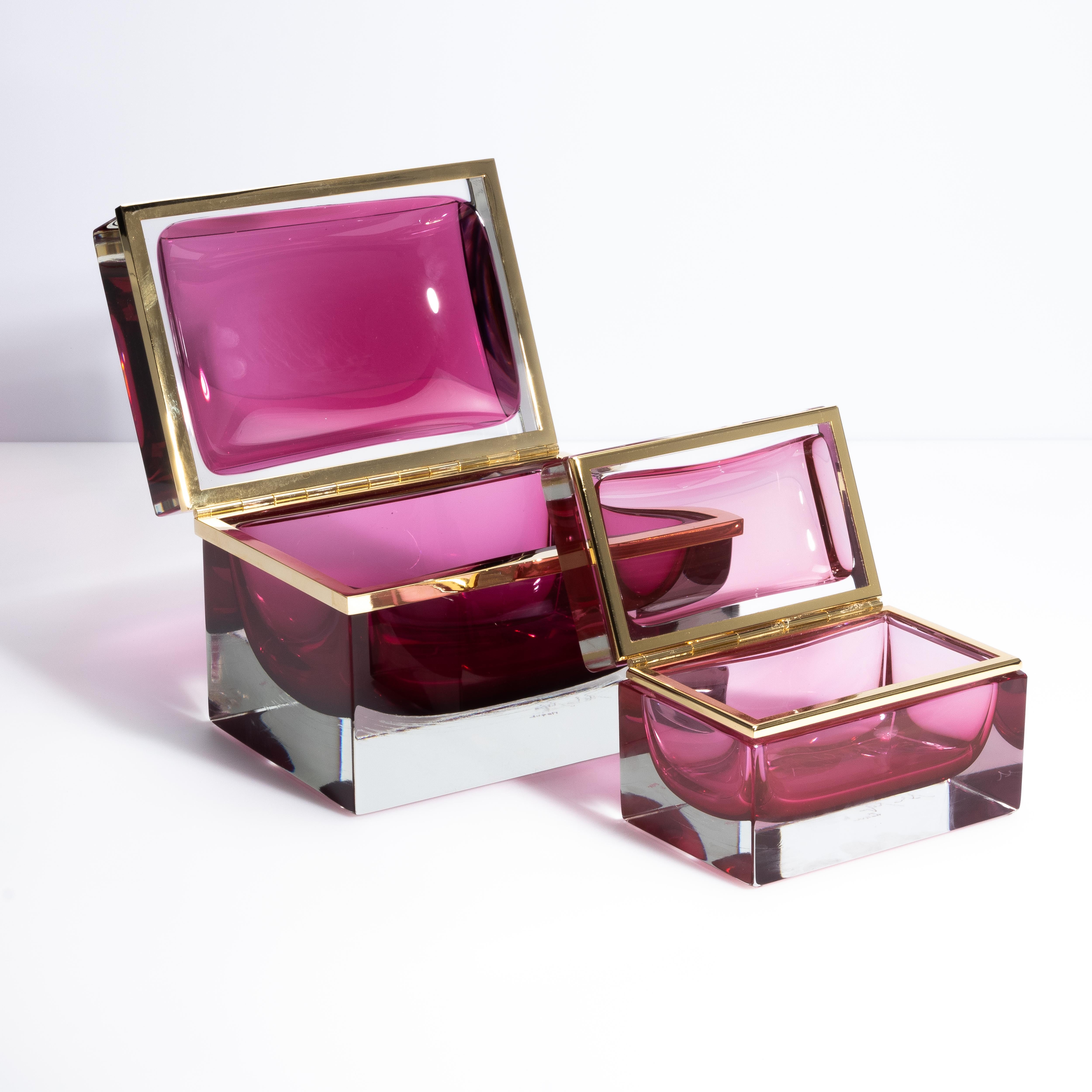 Hand Blown Murano Glass Box in Ruby with Brass Fittings 4