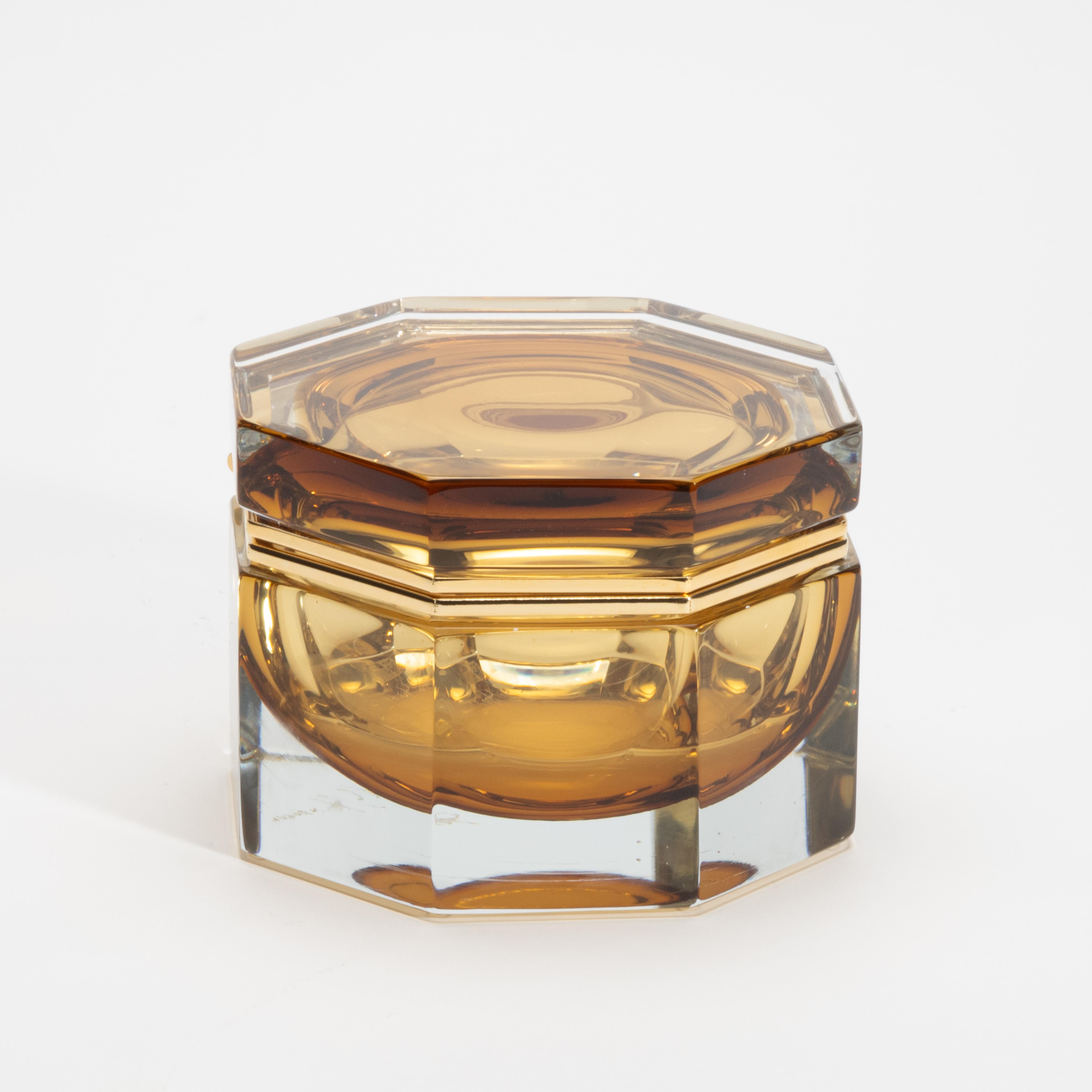 Handgeblasene Murano-Box aus Tabak mit Messingbeschlägen (Handgefertigt) im Angebot