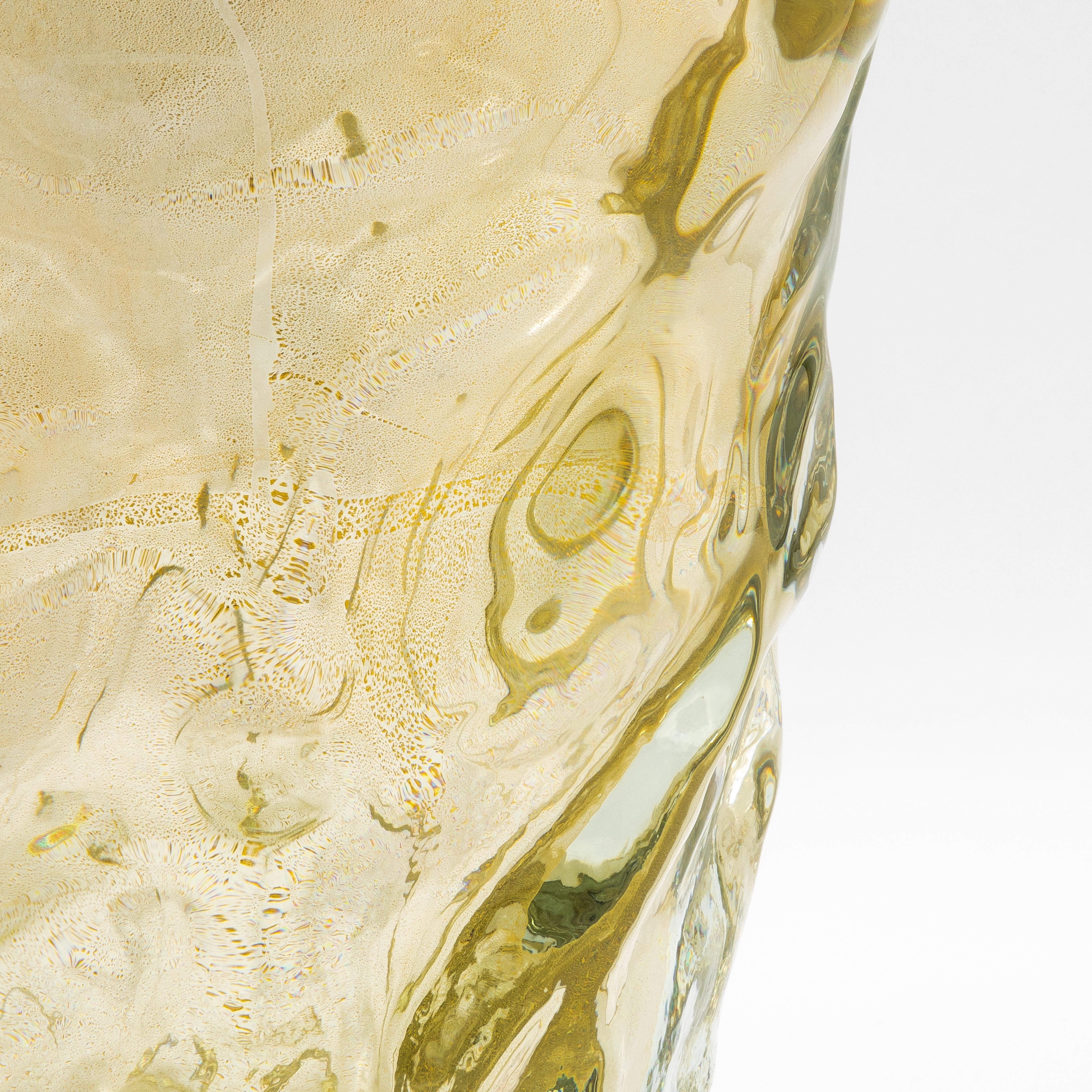 Moderno Hand-Blown Murano Burri Vase in Clear with 24-karat Gold Flecks in vendita
